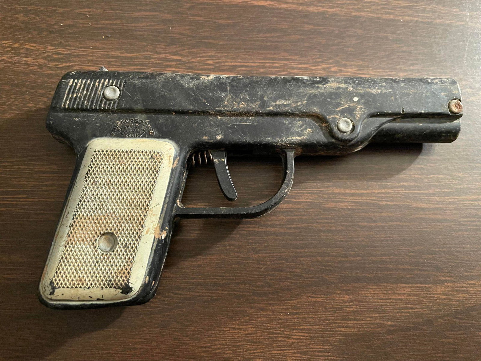 Vintage Knickerbocker Toy Pistol: Vintage Knickerbocker Toy Pistol
