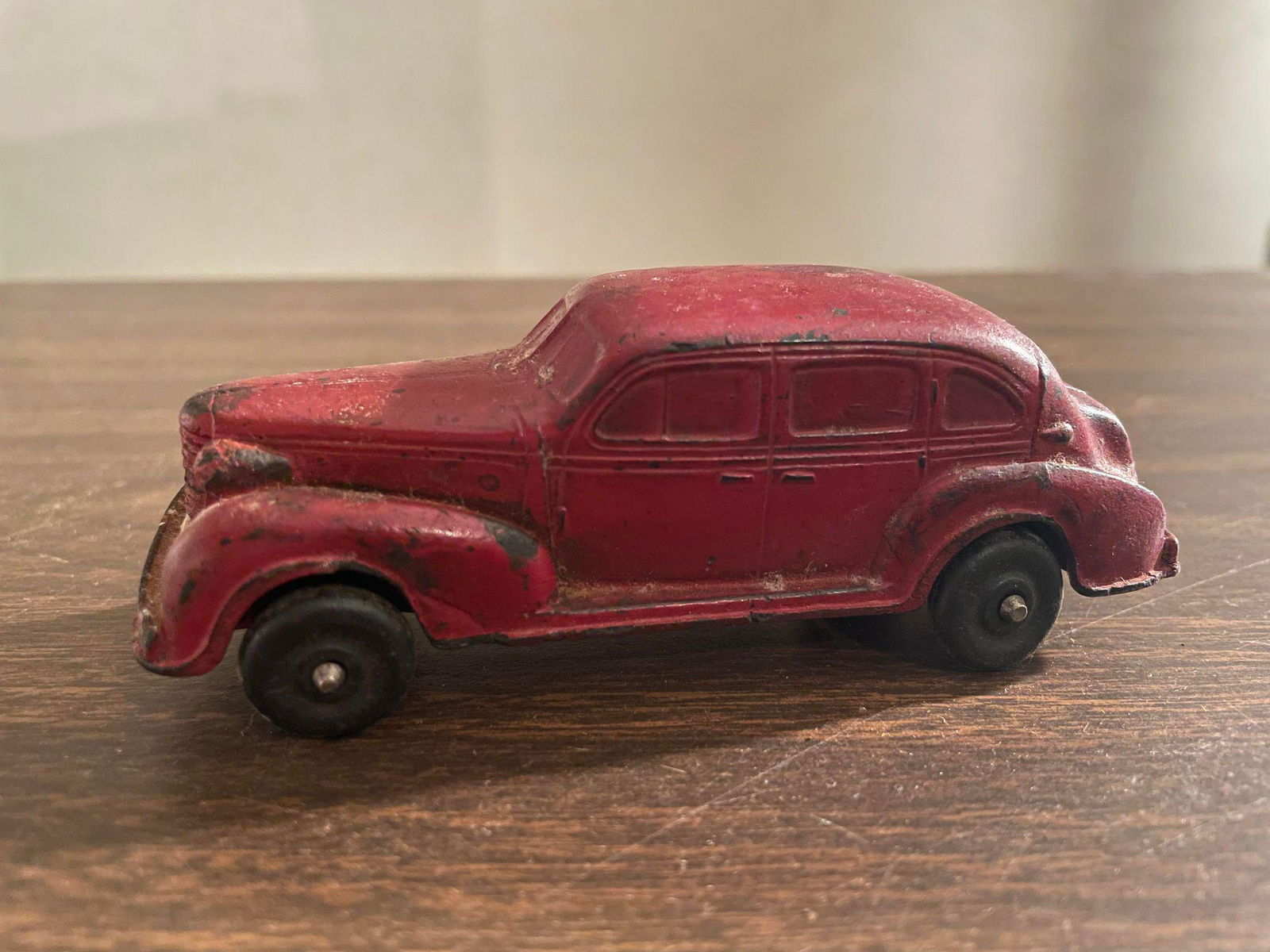Vintage Auburn Rubber Toy Car (1 of 2)