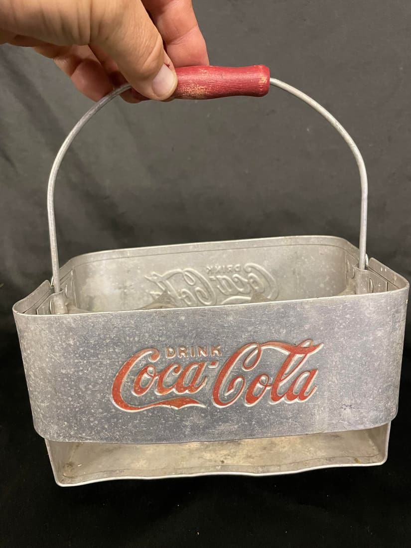 Metal Coca-Cola 6 Pack Holder: Metal Coca-Cola 6 Pack Holder