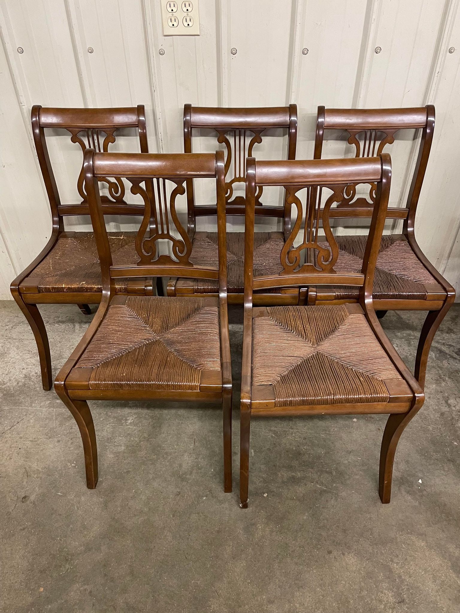 5 Dining Chairs: 5 Dining Chairs