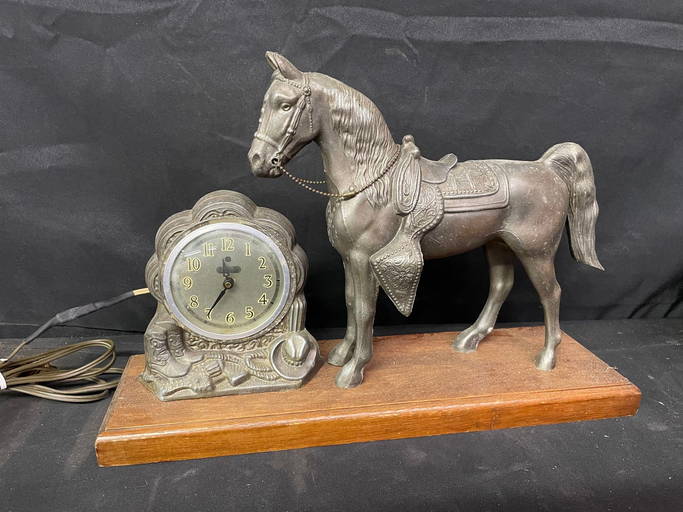 Vintage Spartus Hopalong Cassidy Horse Mantel Clock