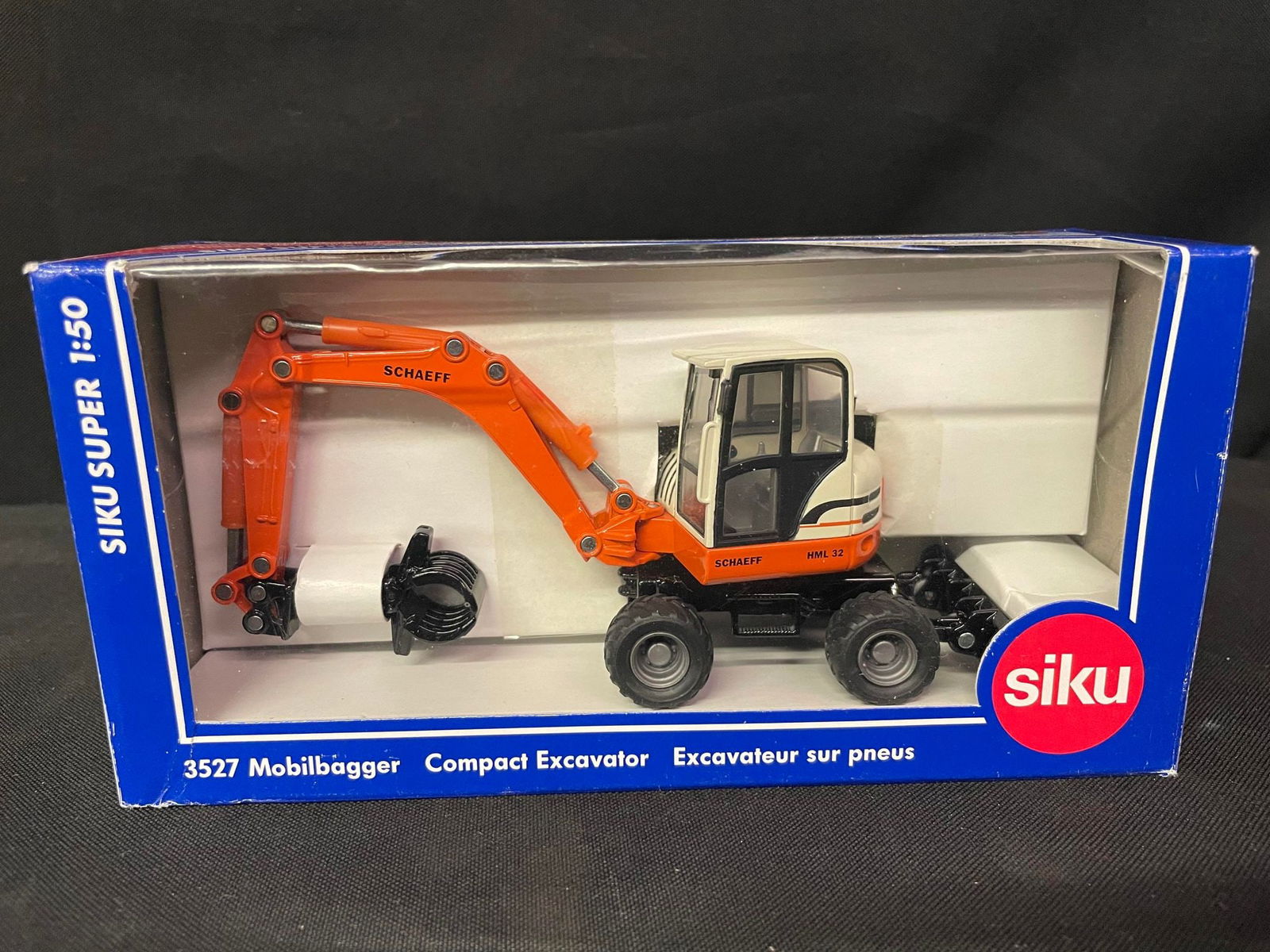 Siku Super Compact Excavator (1 of 2)