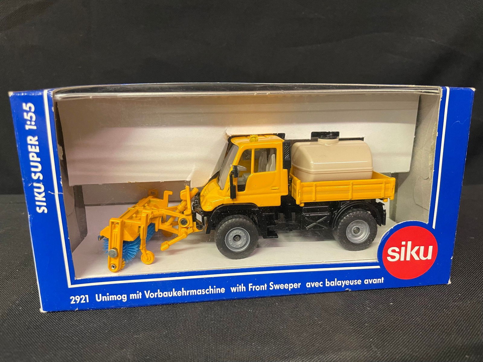 Siku Super Front Sweeper Truck (1 of 2)