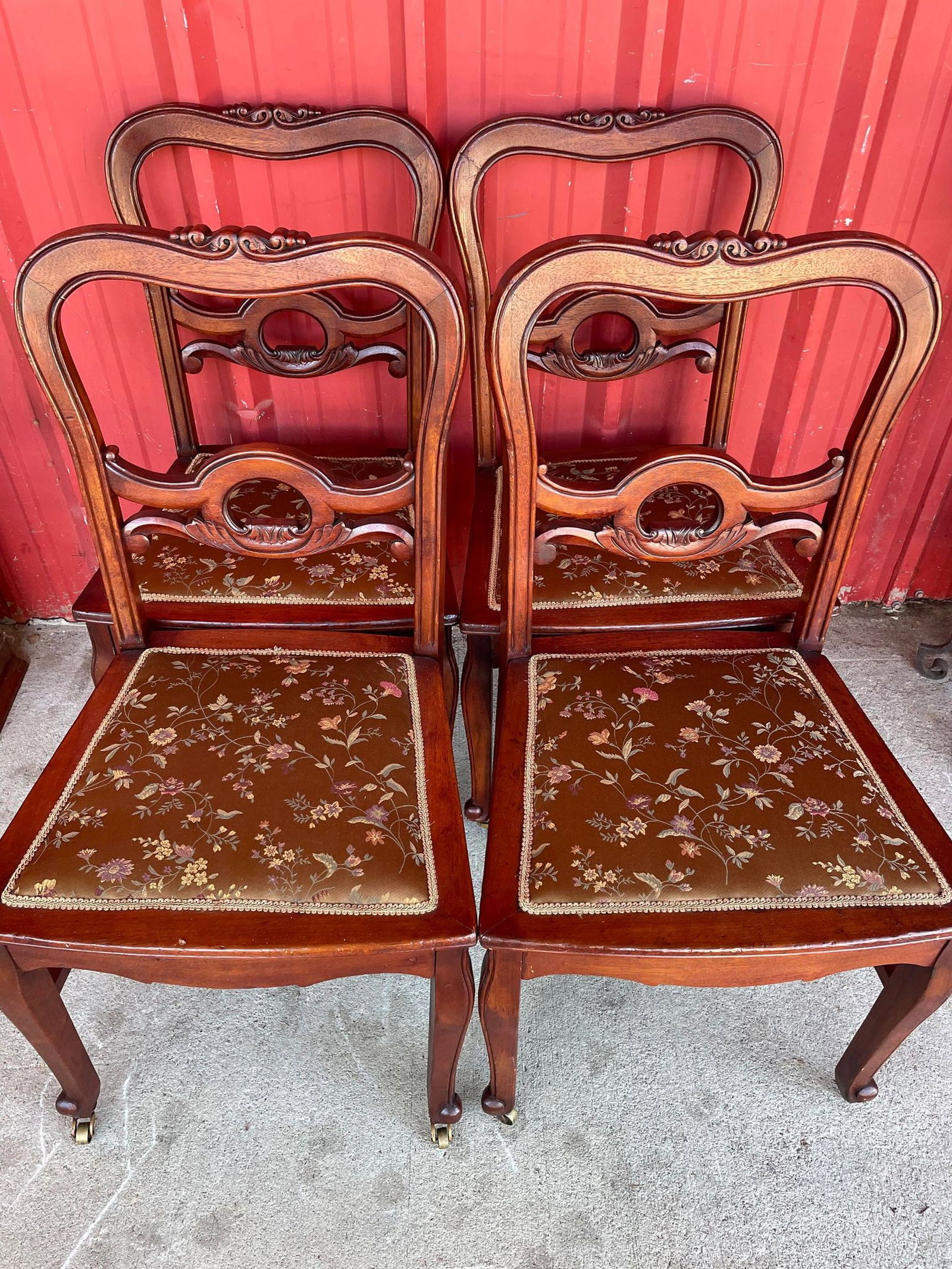 Set of 4 Dining Chairs: Set of 4 Dining Chairs