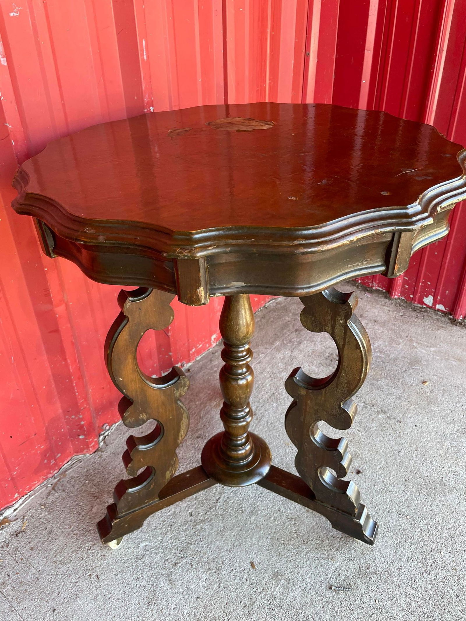 Ornate Pie Crust Table: Ornate Pie Crust Table