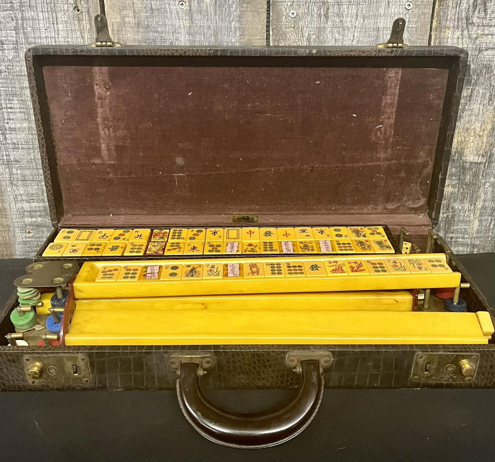 Mah Jong Set in Case: Mah Jong Set in Case