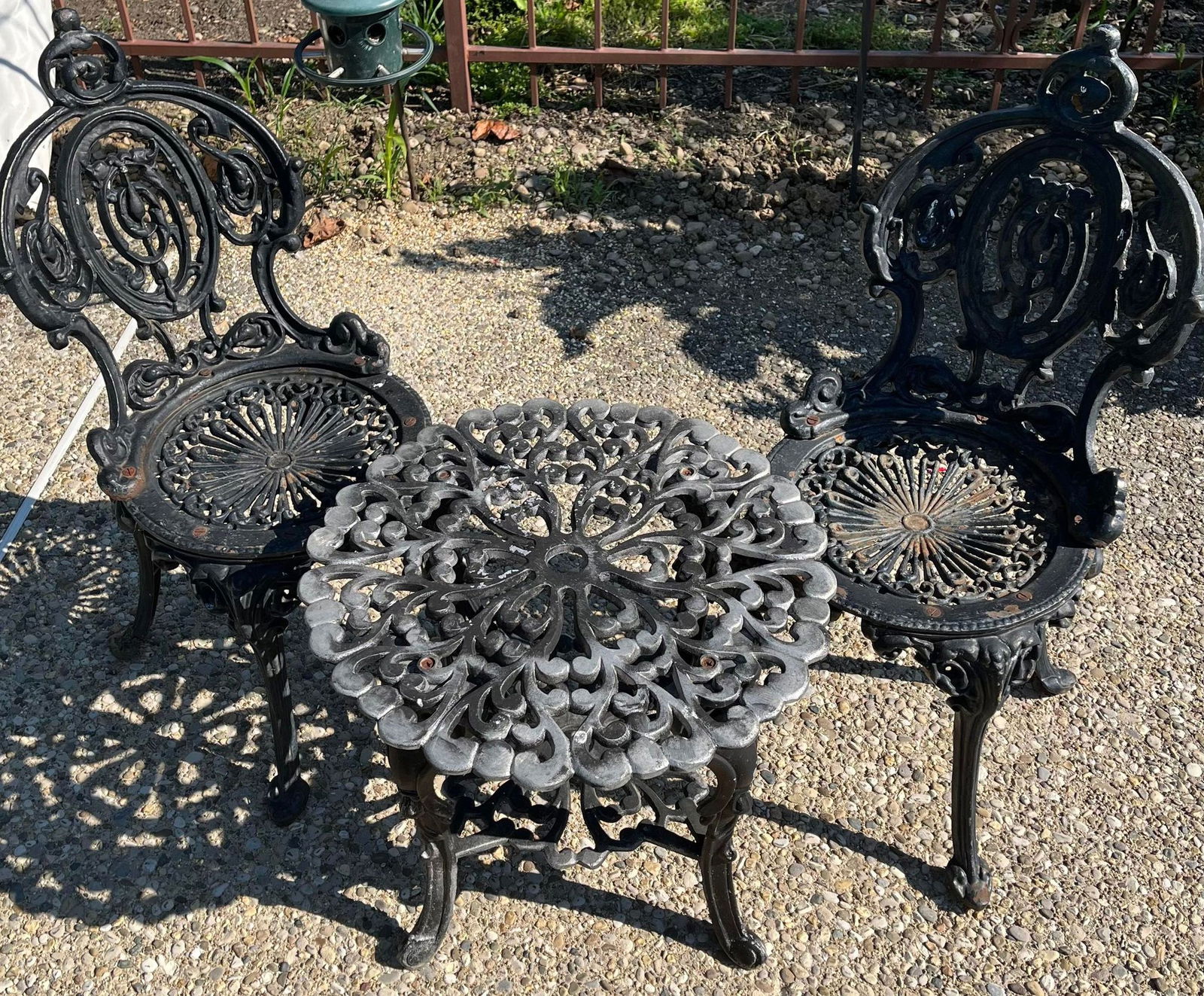 Cast Iron Patio chairs and Table: Cast Iron Patio chairs and Table