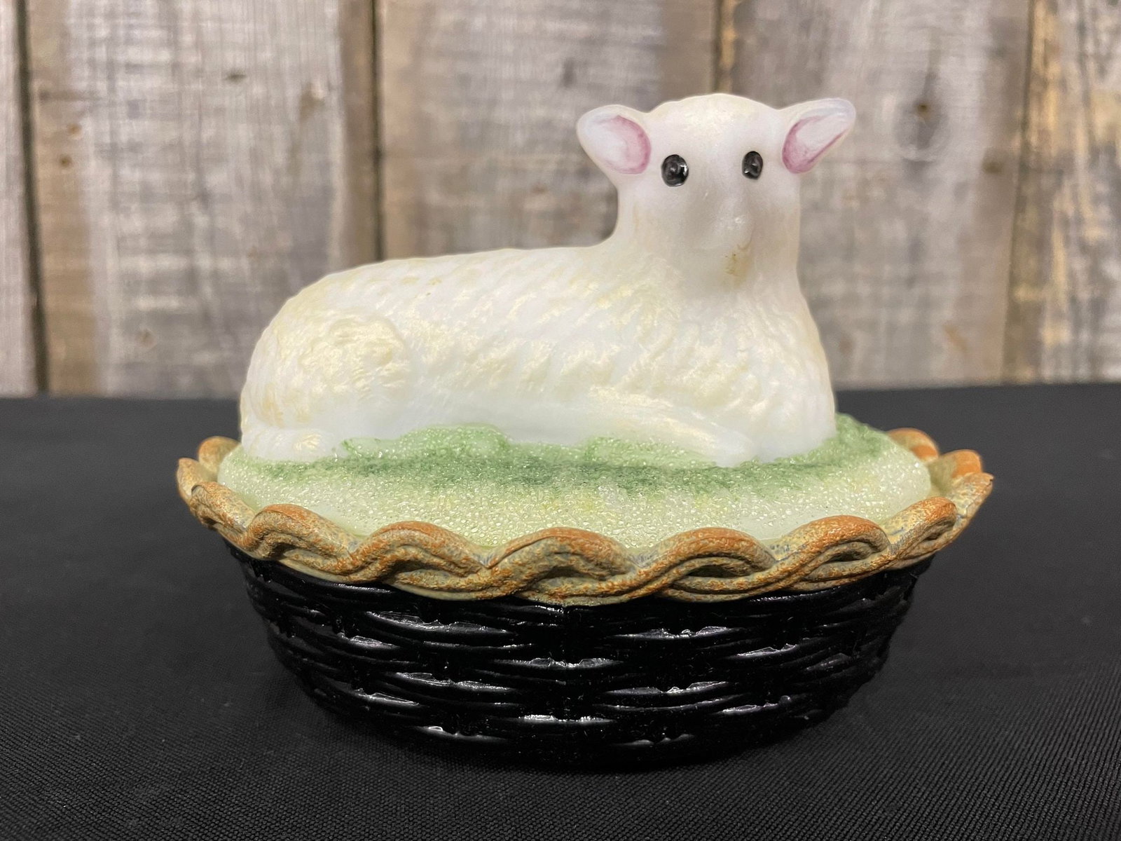Fenton Lamb in Basket: Fenton Lamb in Basket