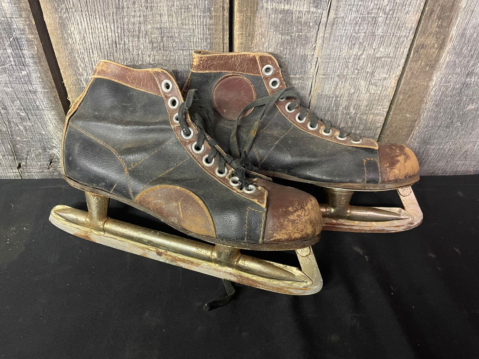 Vintage Ice Skates (1 of 1)