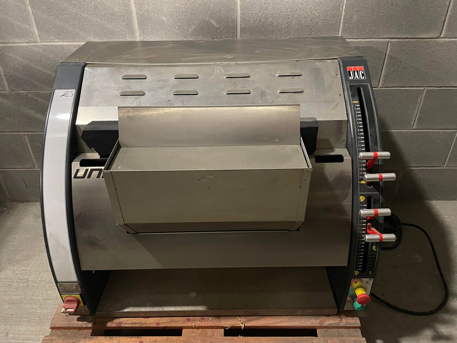 JAC UNIC Stainless Steel Vertical Dough Molder: JAC UNIC Stainless Steel Vertical Dough Molder