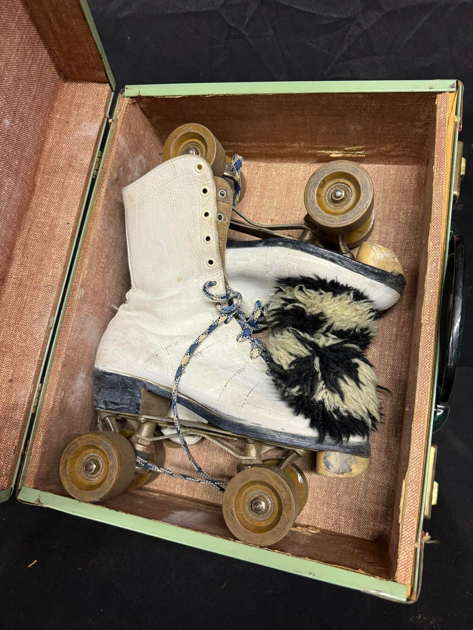 Vintage Roller Skates in Portable Case w/ Roller Rink Decals (1 of 4)