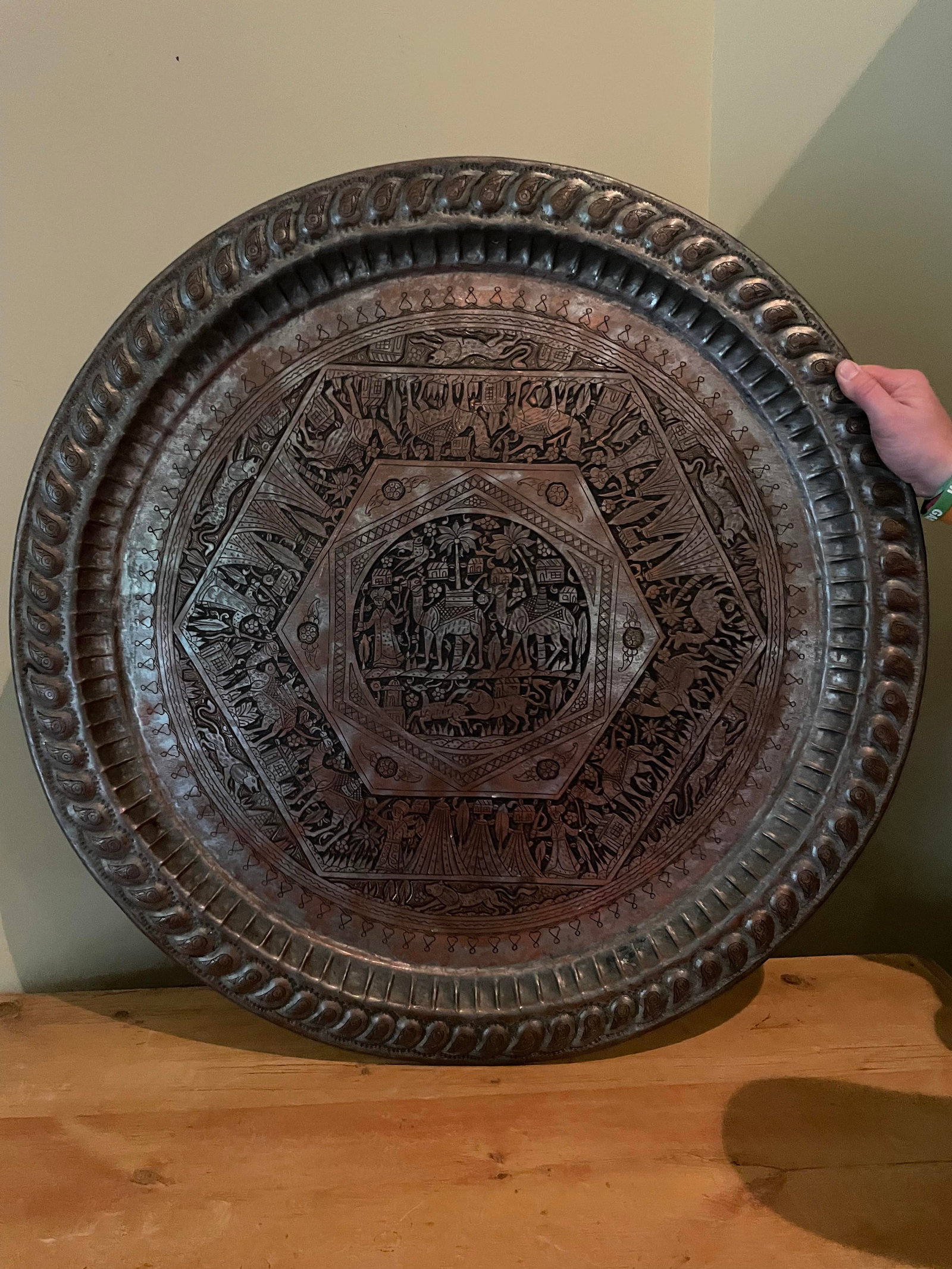 Metal Middle Eastern Platter w/ Camel Depiction: Metal Middle Eastern Platter w/ Camel Depiction