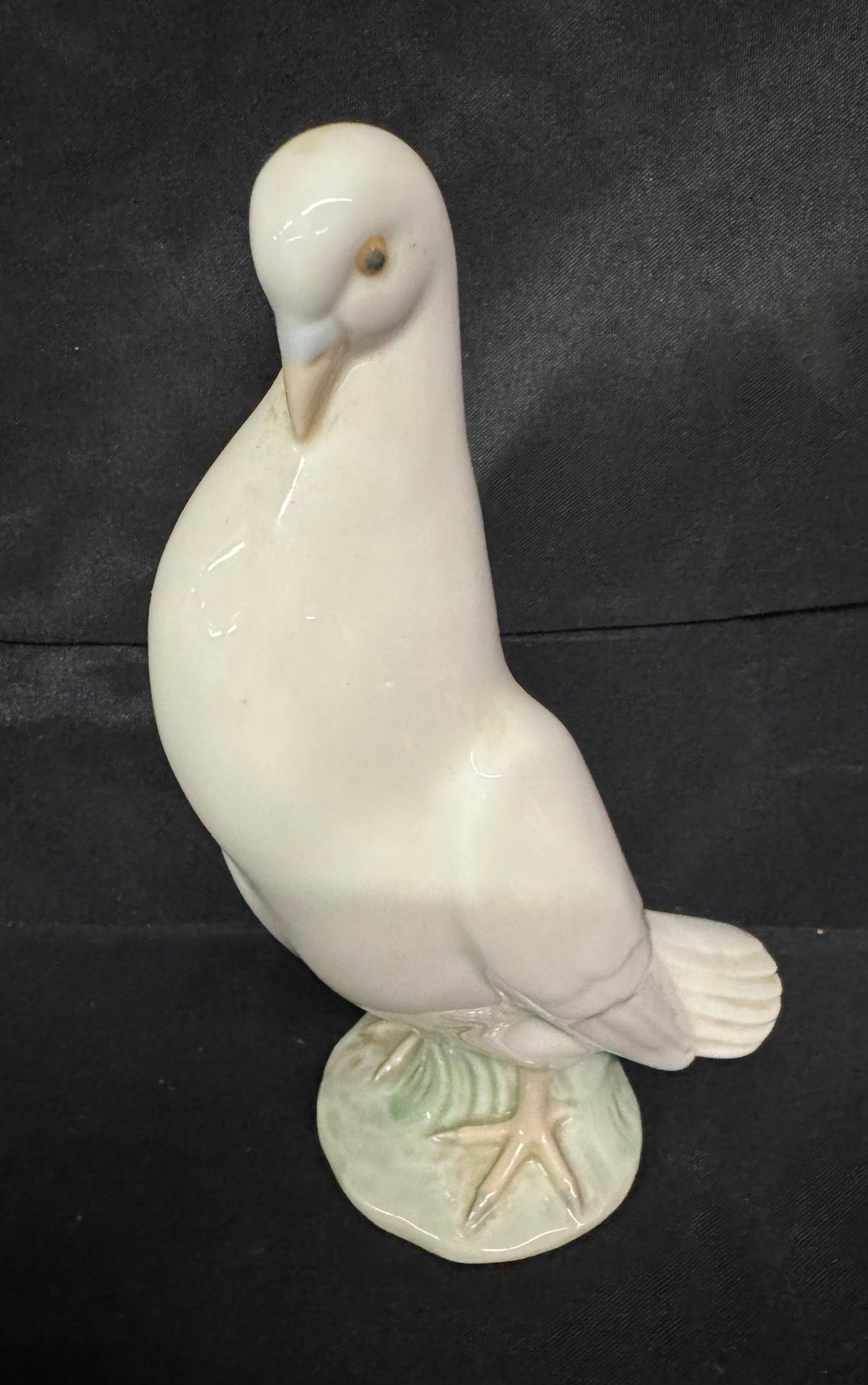 NAO by Lladro Daisa 1983 White Standing Dove Pigeon: NAO by Lladro Daisa 1983 White Standing Dove Pigeon