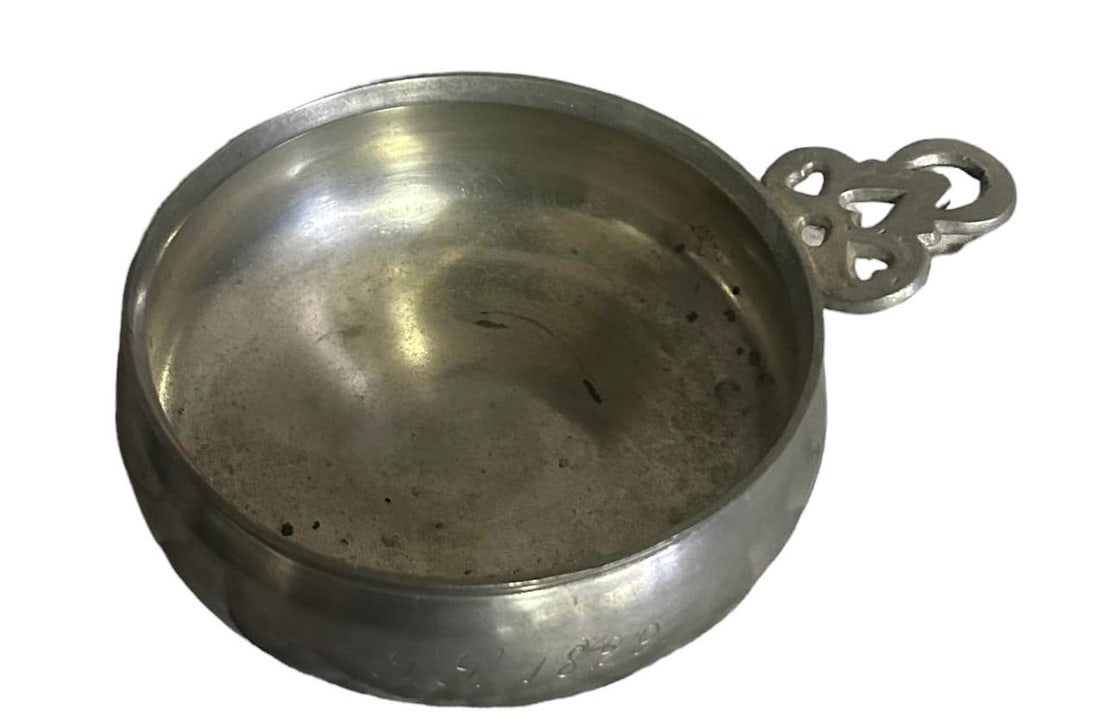 Pewter Porringer w. Heart Handle- 4 1/4" Dia - 1.5"Deep: Pewter Porringer w. Heart Handle- 4 1/4" Dia - 1.5"Deep