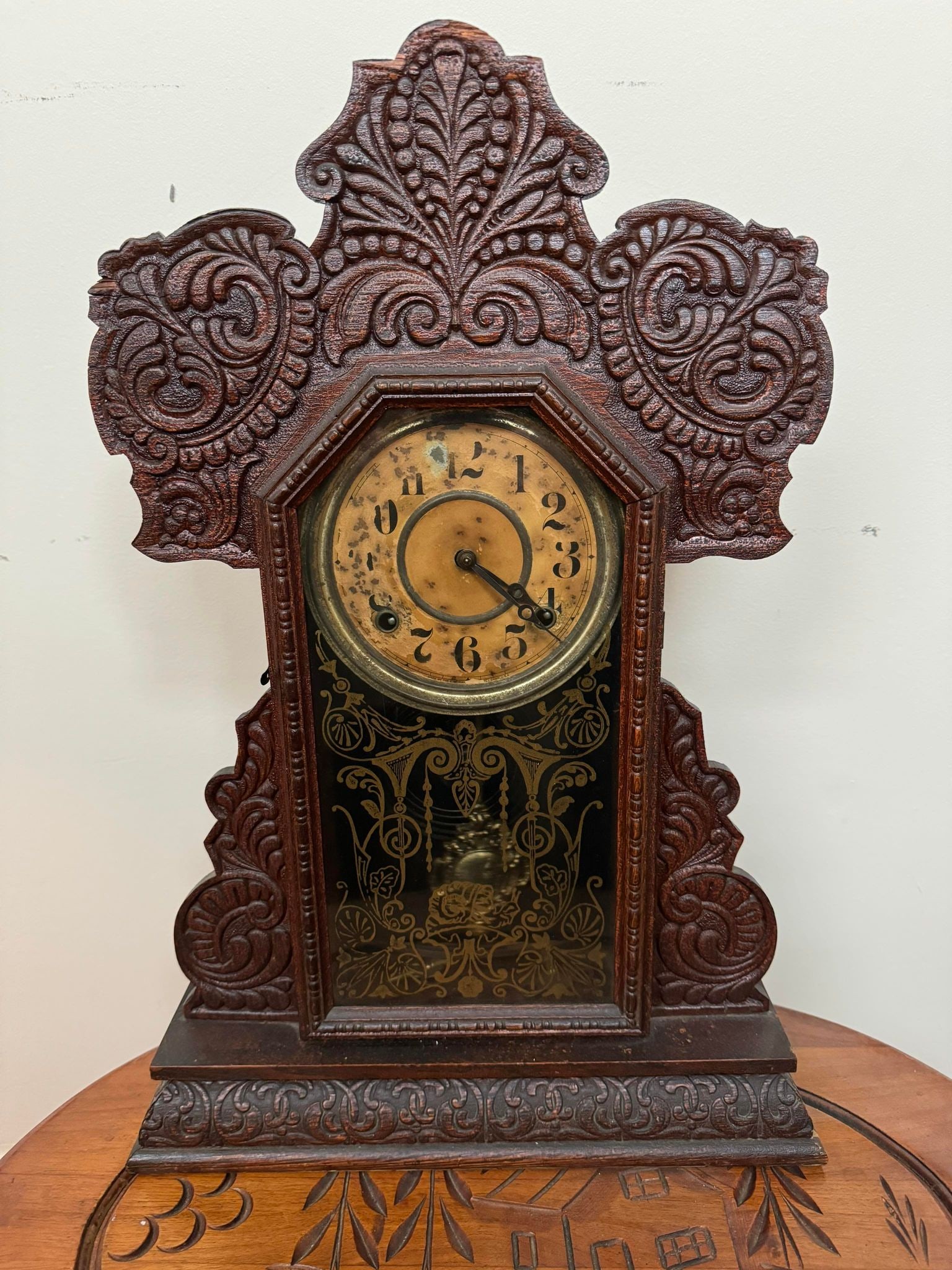 Antique Mantle Clock: Antique Mantle Clock