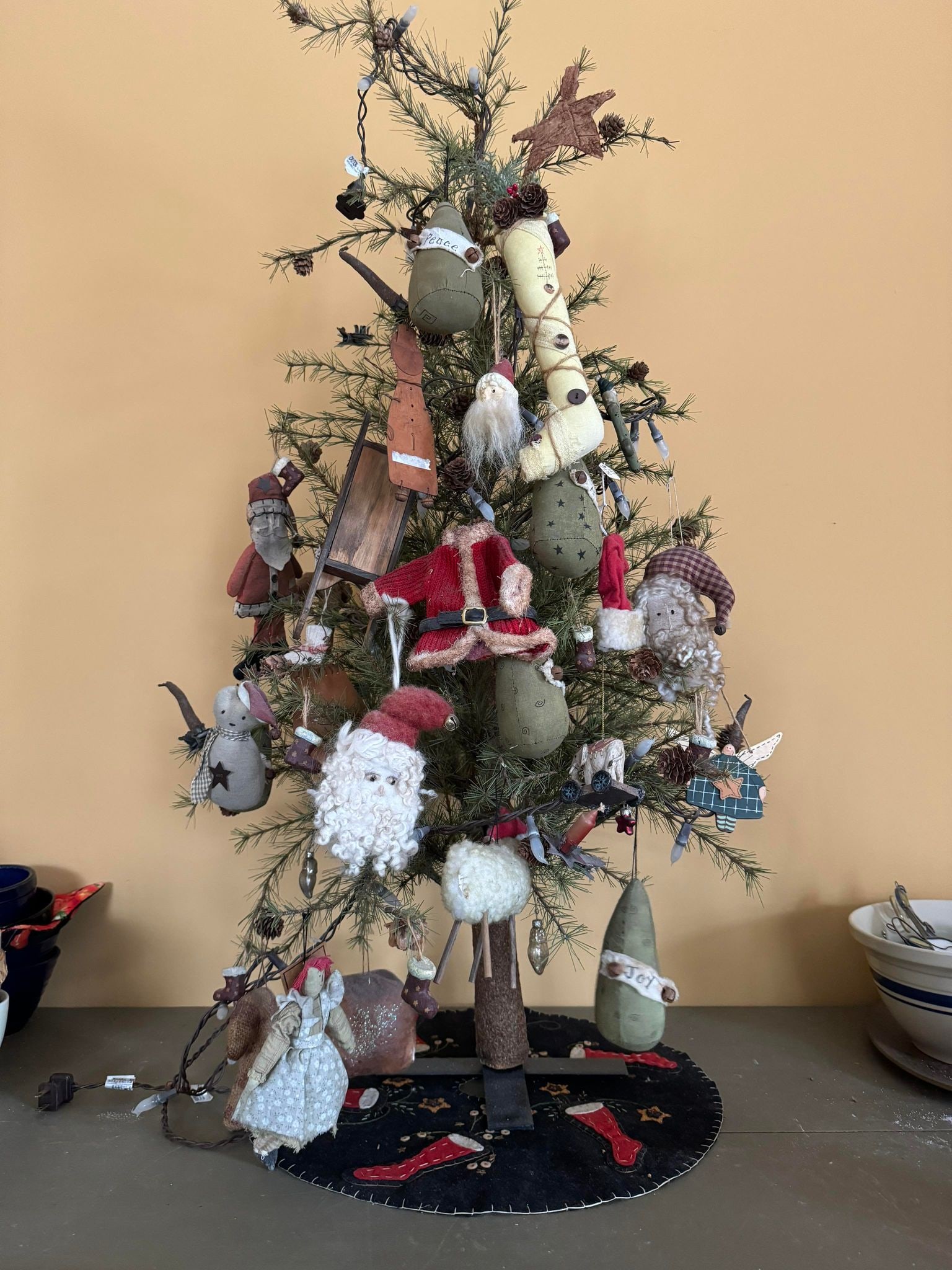 Americana Style Christmas Tree: Americana Style Christmas Tree
