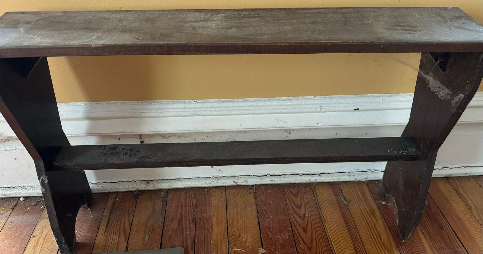 Farmhouse Bench: Farmhouse Bench