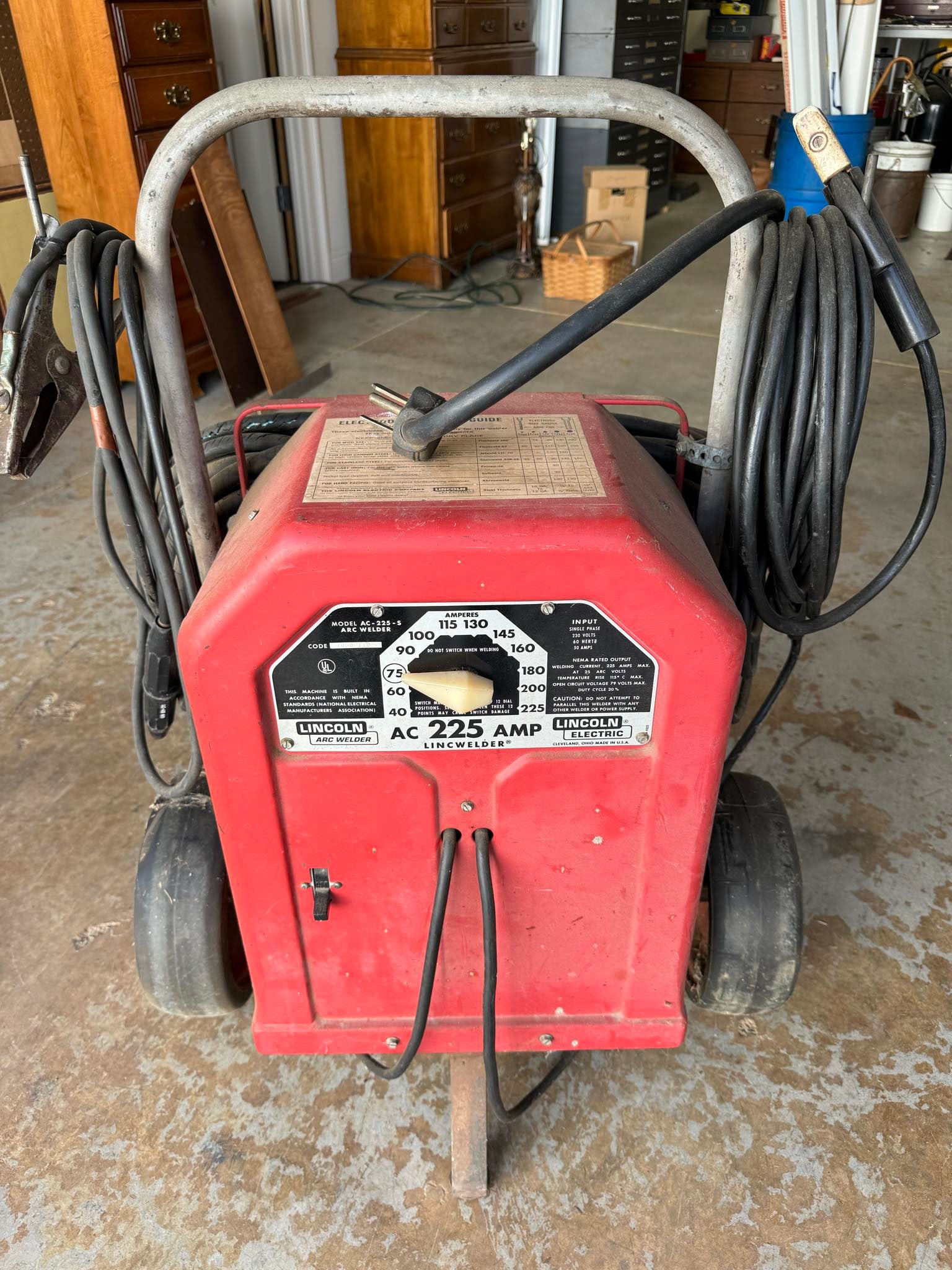 Lincoln 225 Welder's Amp (1 of 3)