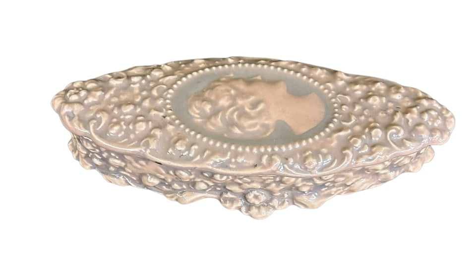 Victorian Style Dresser Box  -  9"L / 3"W (1 of 2)