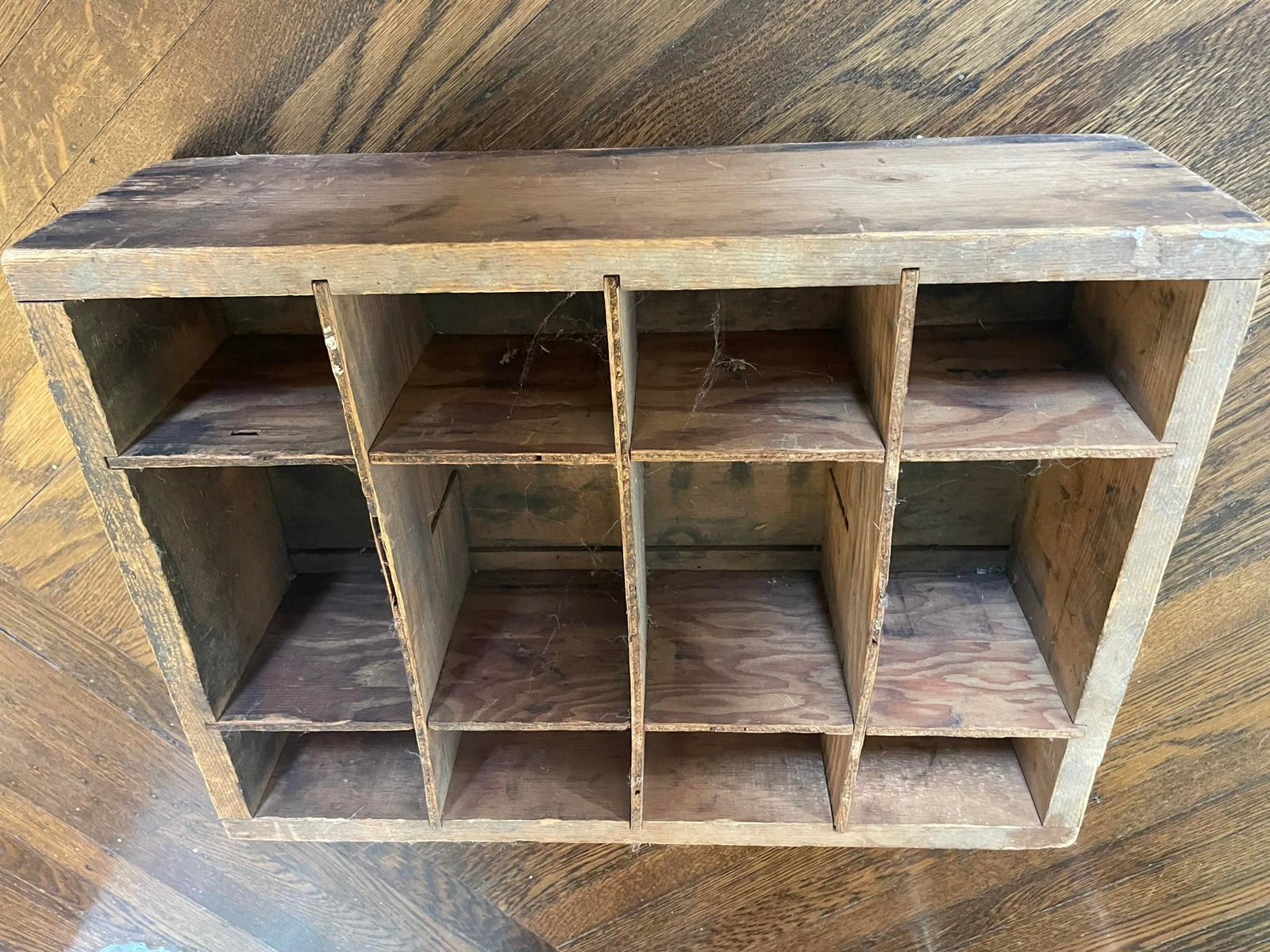 Wooden Slot Wall Hang: Wooden Slot Wall Hang