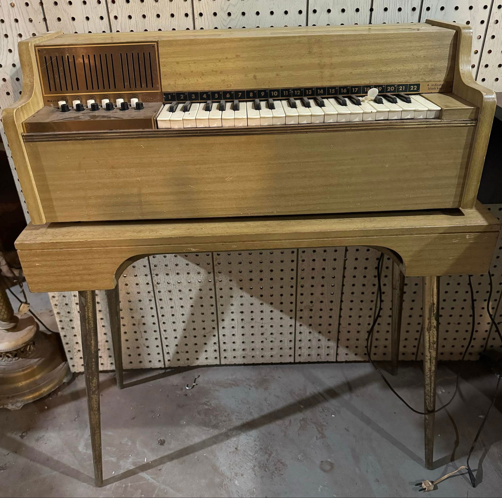 Vintage Magnus Child's Organ on Stand: Vintage Magnus Child's Organ on Stand