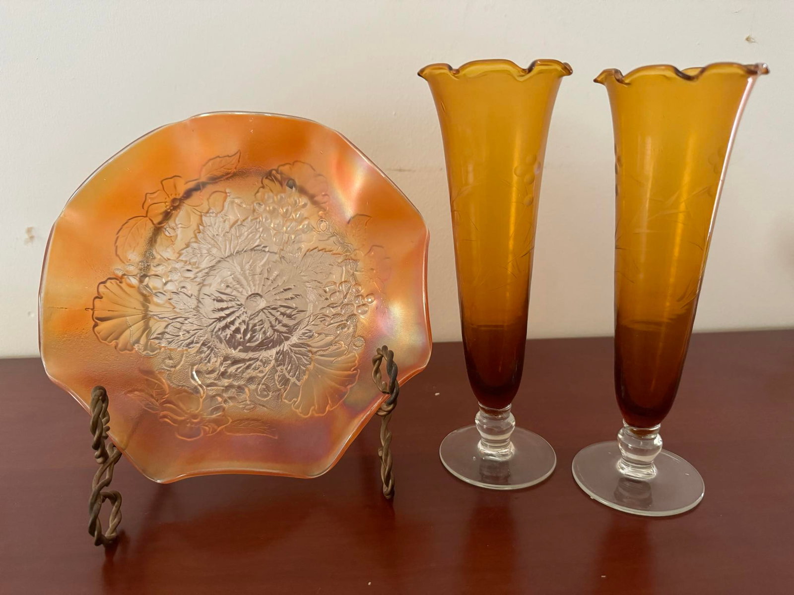 Marigold Carnival Ruffled Glass Dish, Pair of Vintage Elegant Amber Etched Glass Bud Vase w. Wheat: Marigold Carnival Ruffled Glass Dish, Pair of Vintage Elegant Amber Etched Glass Bud Vase w. Wheat Stem Design
