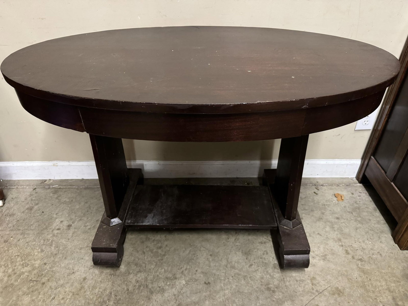 Modern Oval Console Table: Modern Oval Console Table