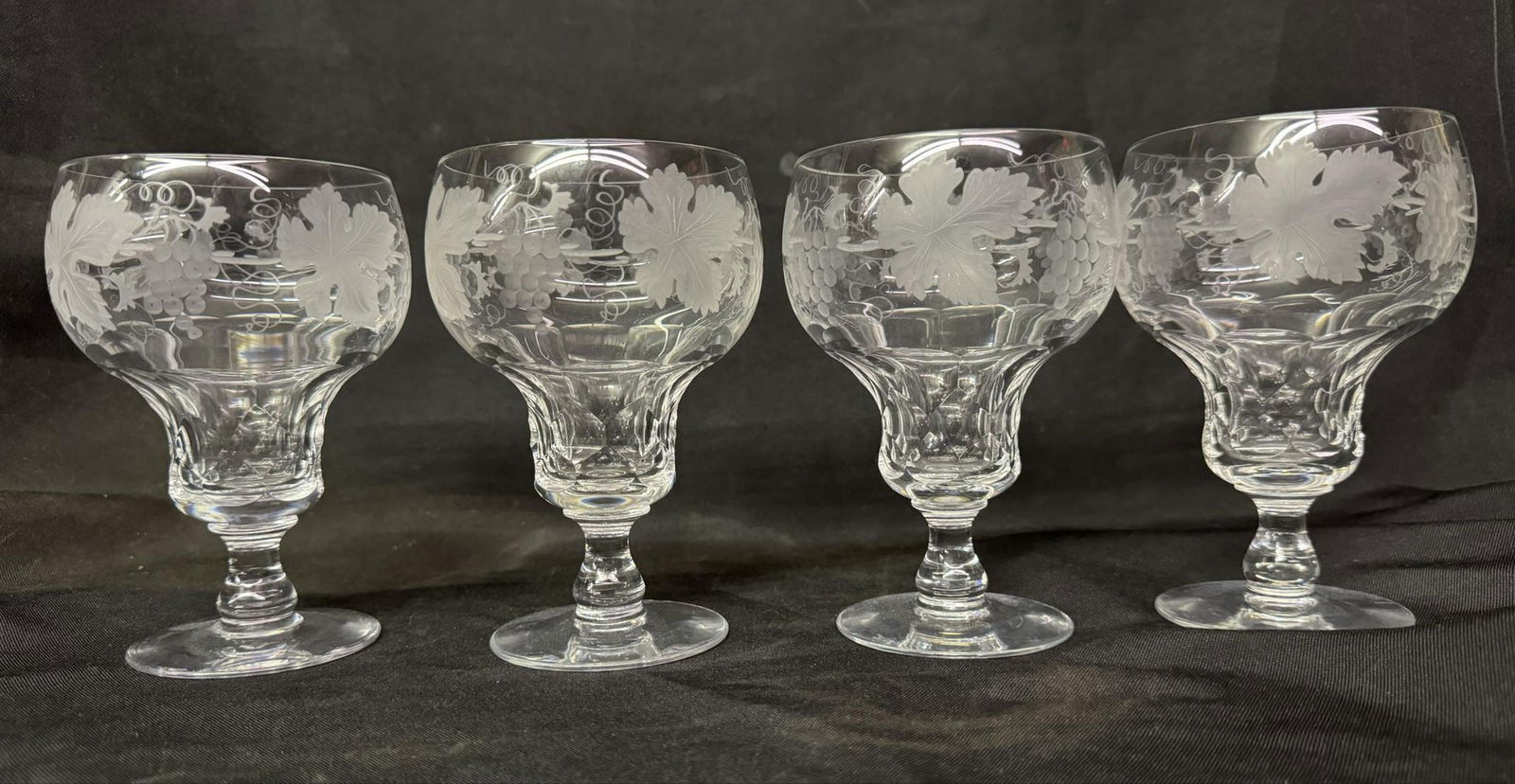 Set of 4 Wine Glasses Vignes by VAL ST LAMBERT: Set of 4 Wine Glasses Vignes by VAL ST LAMBERT