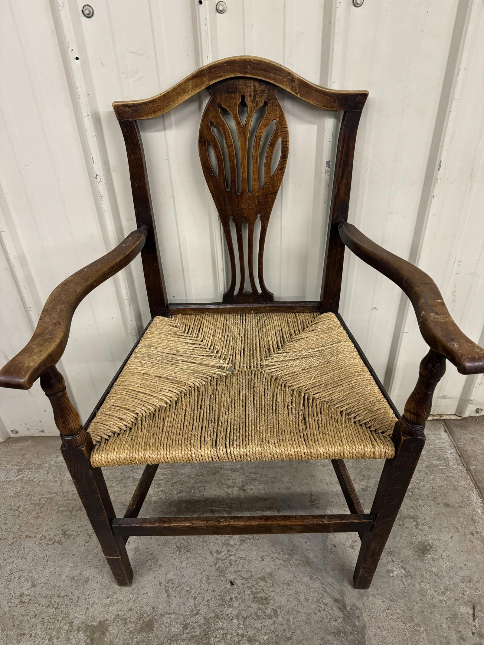 Georgian Walnut Antique Armchair: Georgian Walnut Antique Armchair
