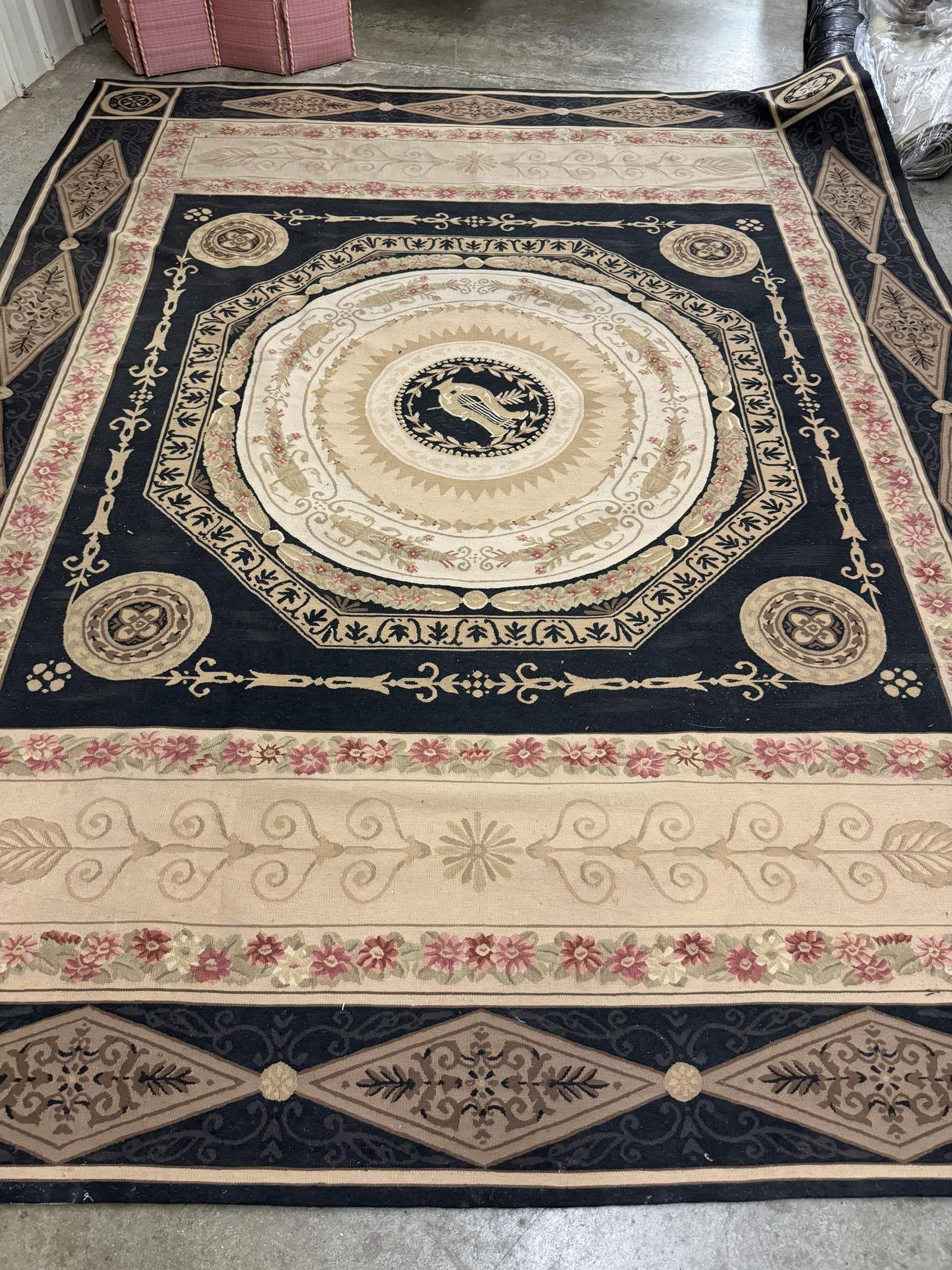 Aubusson Oriental Rug 9'2" / 11'6": Aubusson Oriental Rug 9'2" / 11'6"
