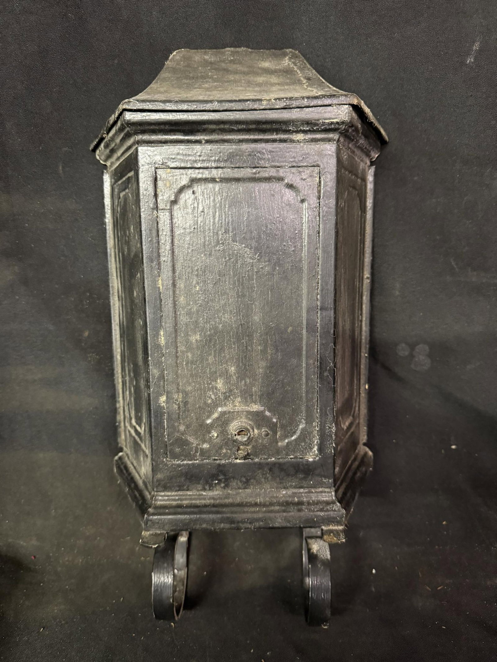 Tudor Mailtainer Mailbox: Tudor Mailtainer Mailbox