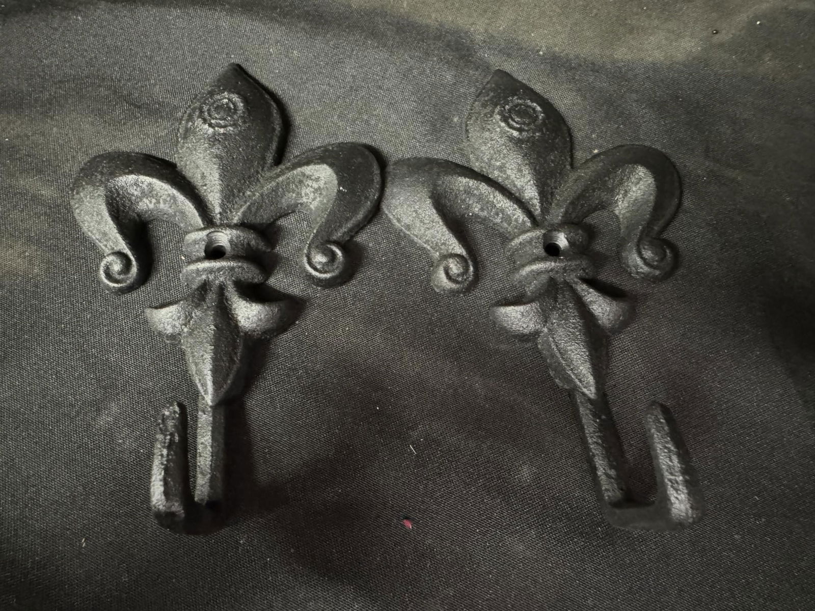 Cast Iron Fleur de Lis Wall Hangers (1 of 2)