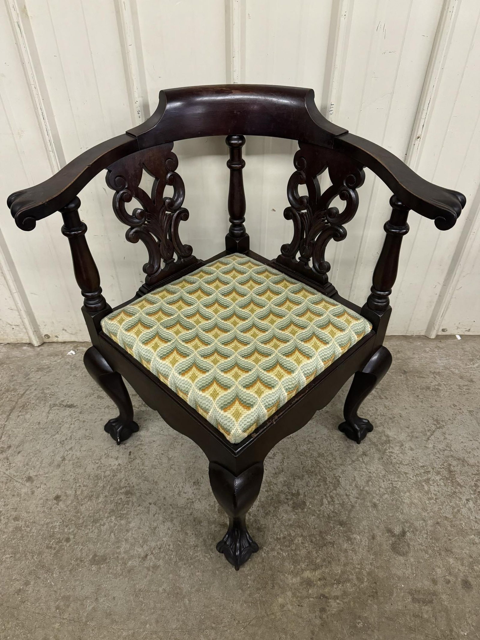 Antique Carved Mahogany Georgian Style Corner Chair - A Centennial Piece (19th Century in the style (1 of 6)