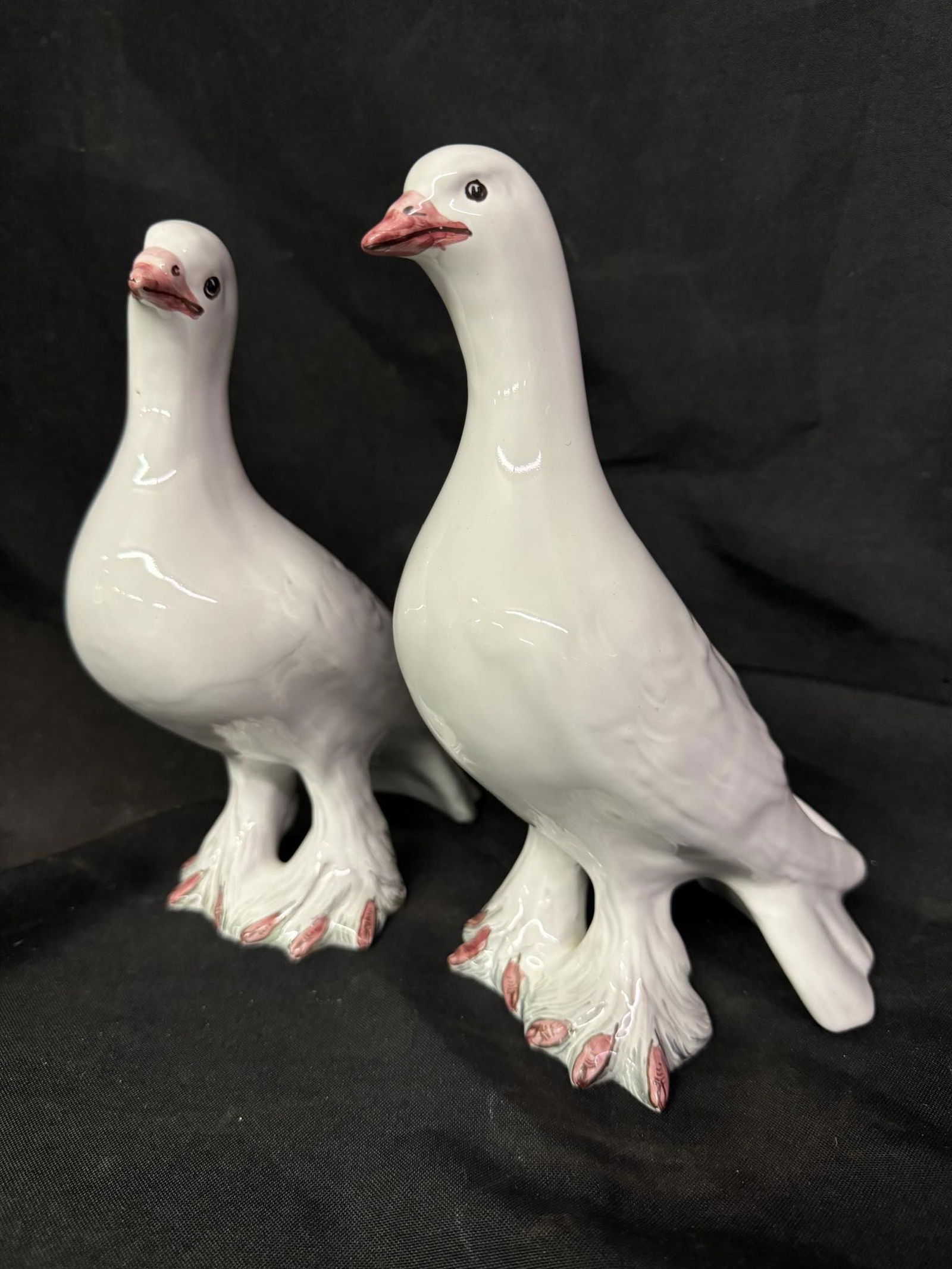 Pair of Italian Pottery Hand-Painted Fancy Pigeons Love Birds Doves: Pair of Italian Pottery Hand-Painted Fancy Pigeons Love Birds Doves