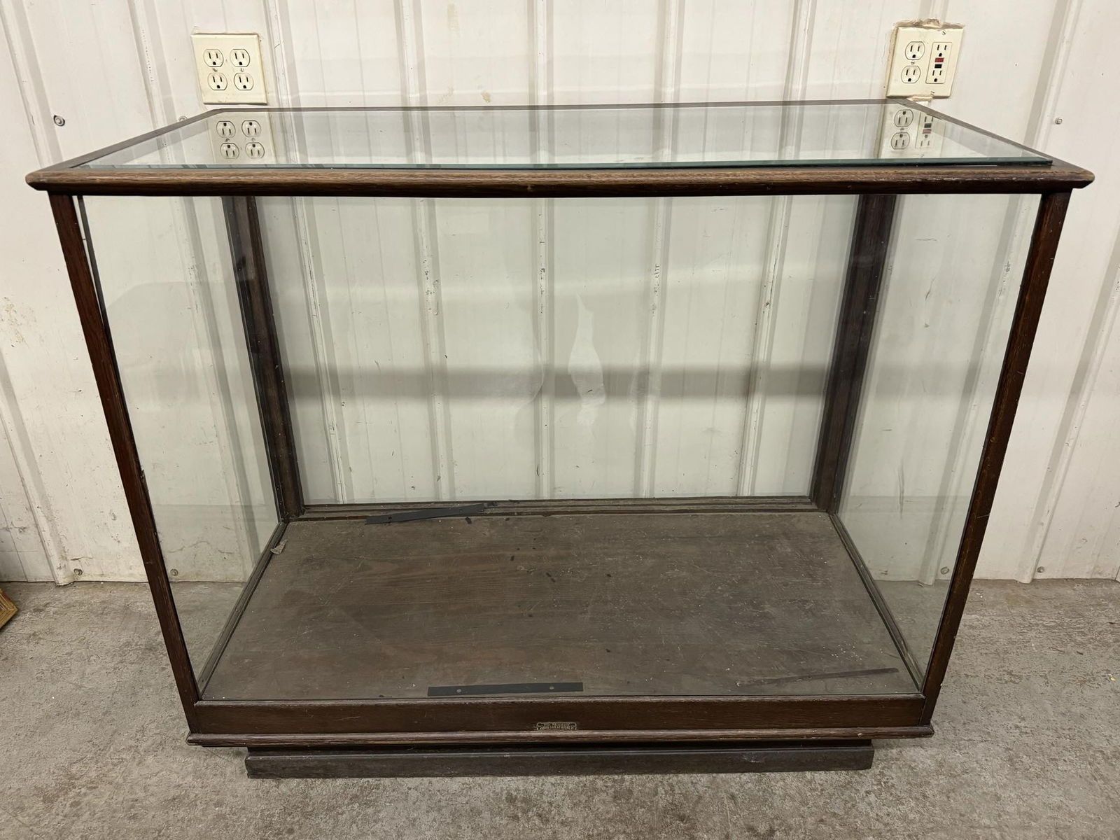 The Modern Show Case and Fixture Company Display Case (1 of 6)