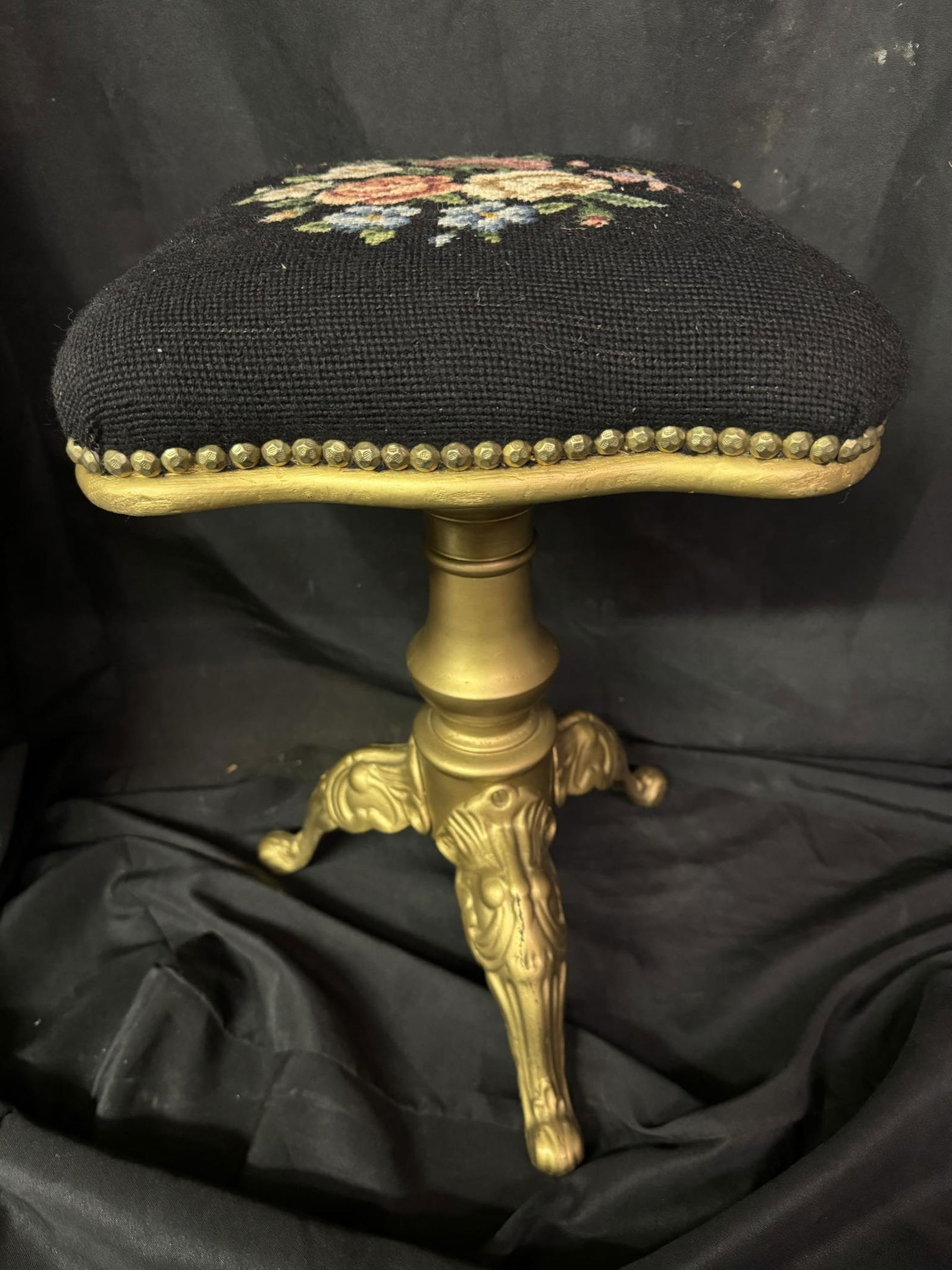 Victorian 19th Century Gilt Piano / Organ Stool w/ Needlepoint Upholstery: Victorian 19th Century Gilt Piano / Organ Stool w/ Needlepoint Upholstery