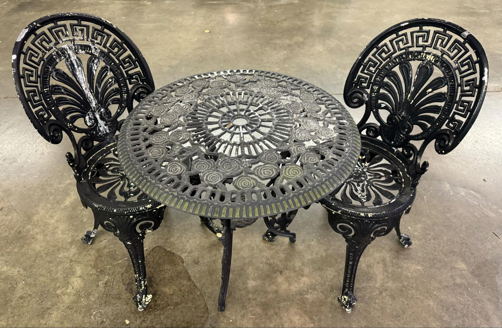 Cast Aluminum Patio Chairs and Table: Cast Aluminum Patio Chairs and Table