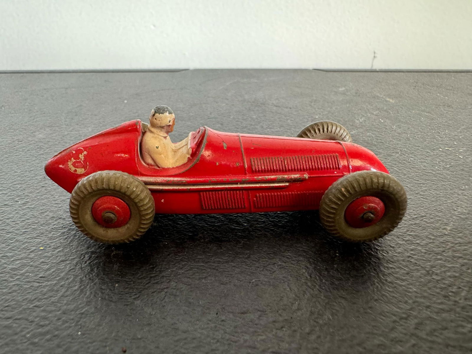 Antique Dinky Toys, Alfa-Romeo Auburn Racer (1 of 6)