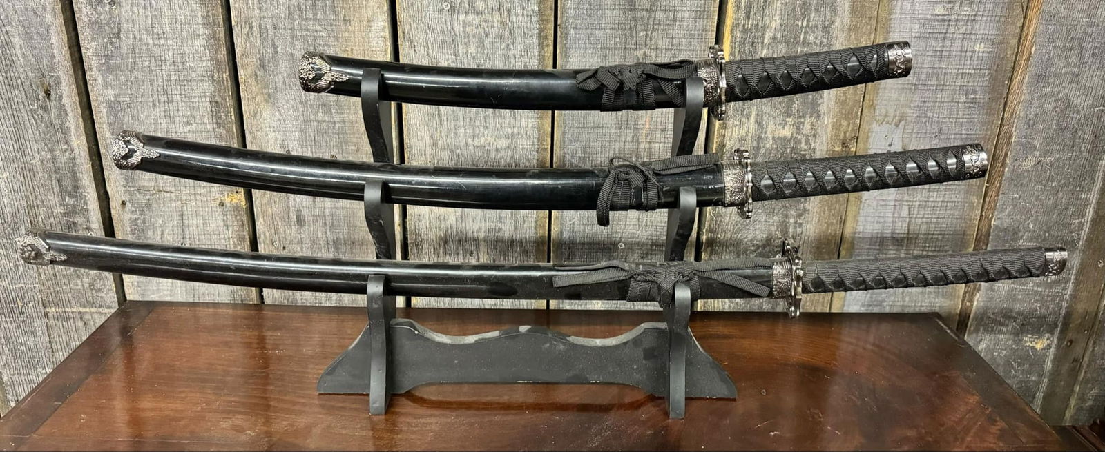 Japanese Style Sword Set on Stand, Katana, Wakizashi and Tanto (1 of 6)