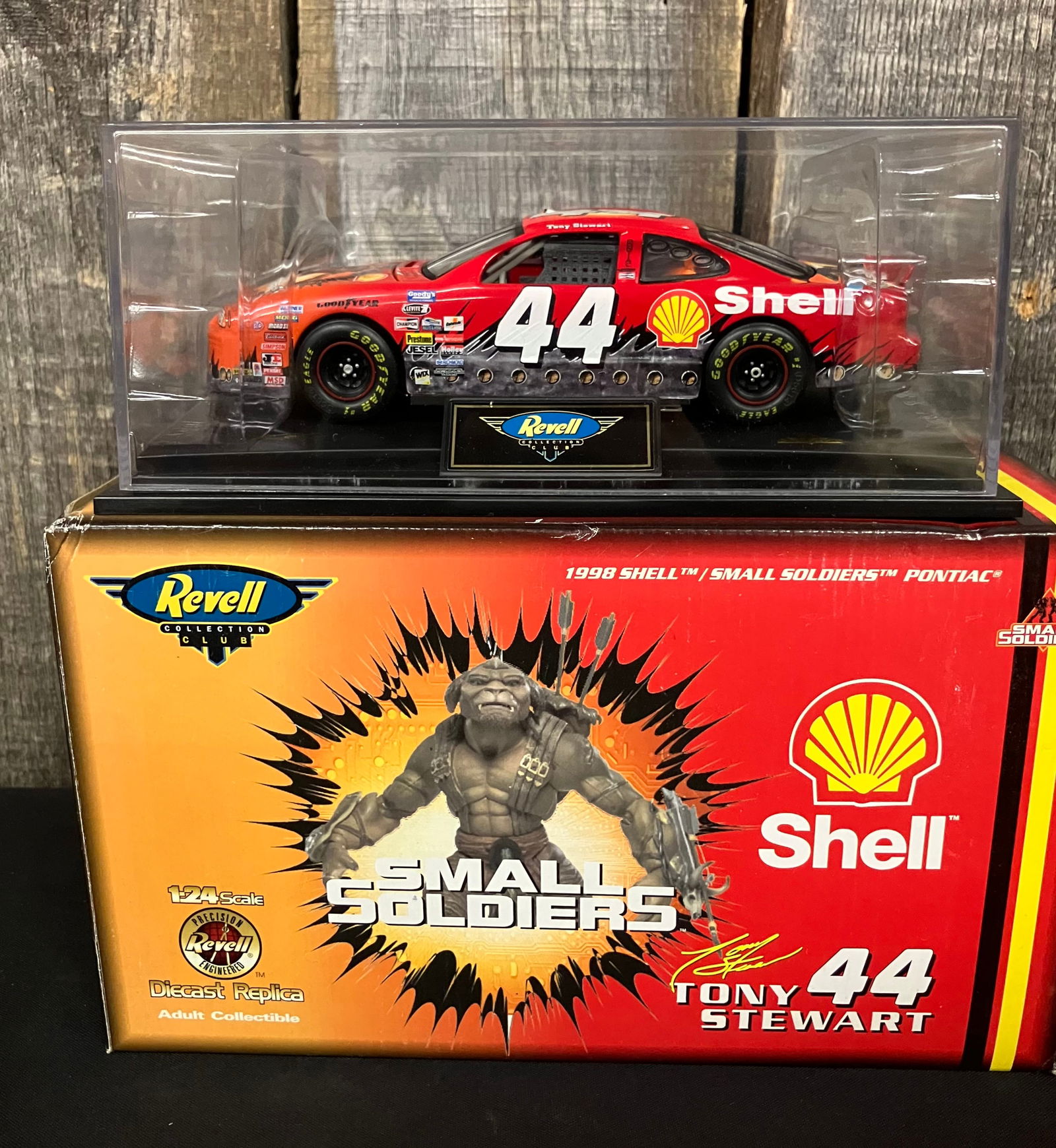 1:24 Scale Revell Tony Stewart Diecast Metal 1998 Shell "Small Soldiers" Pontiac In Excellent (1 of 2)