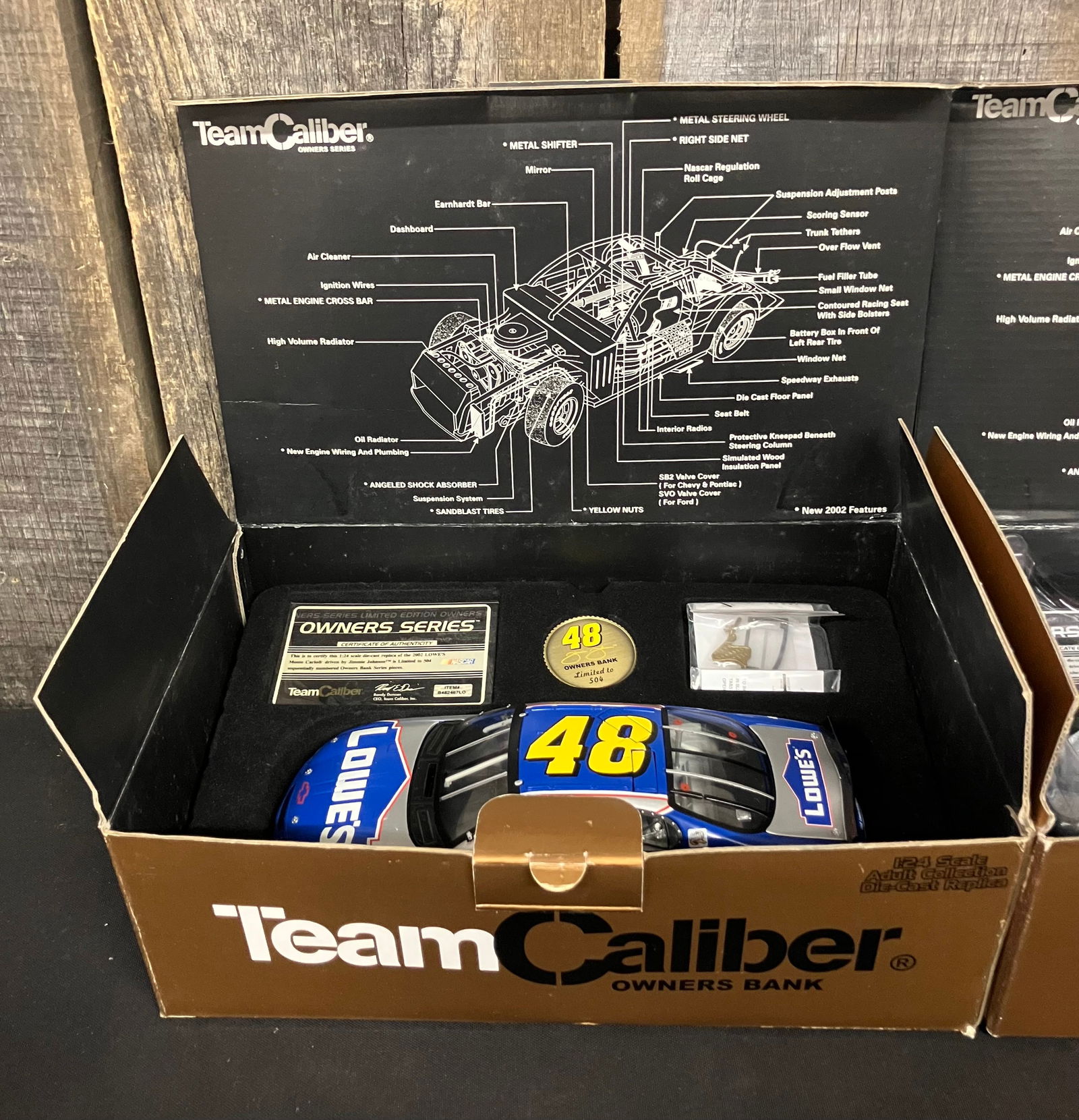 1:24 Scale Pair Of Team Caliber Owners Bank Diecast Collectable Nascar Limited Edition Jimmie (1 of 4)