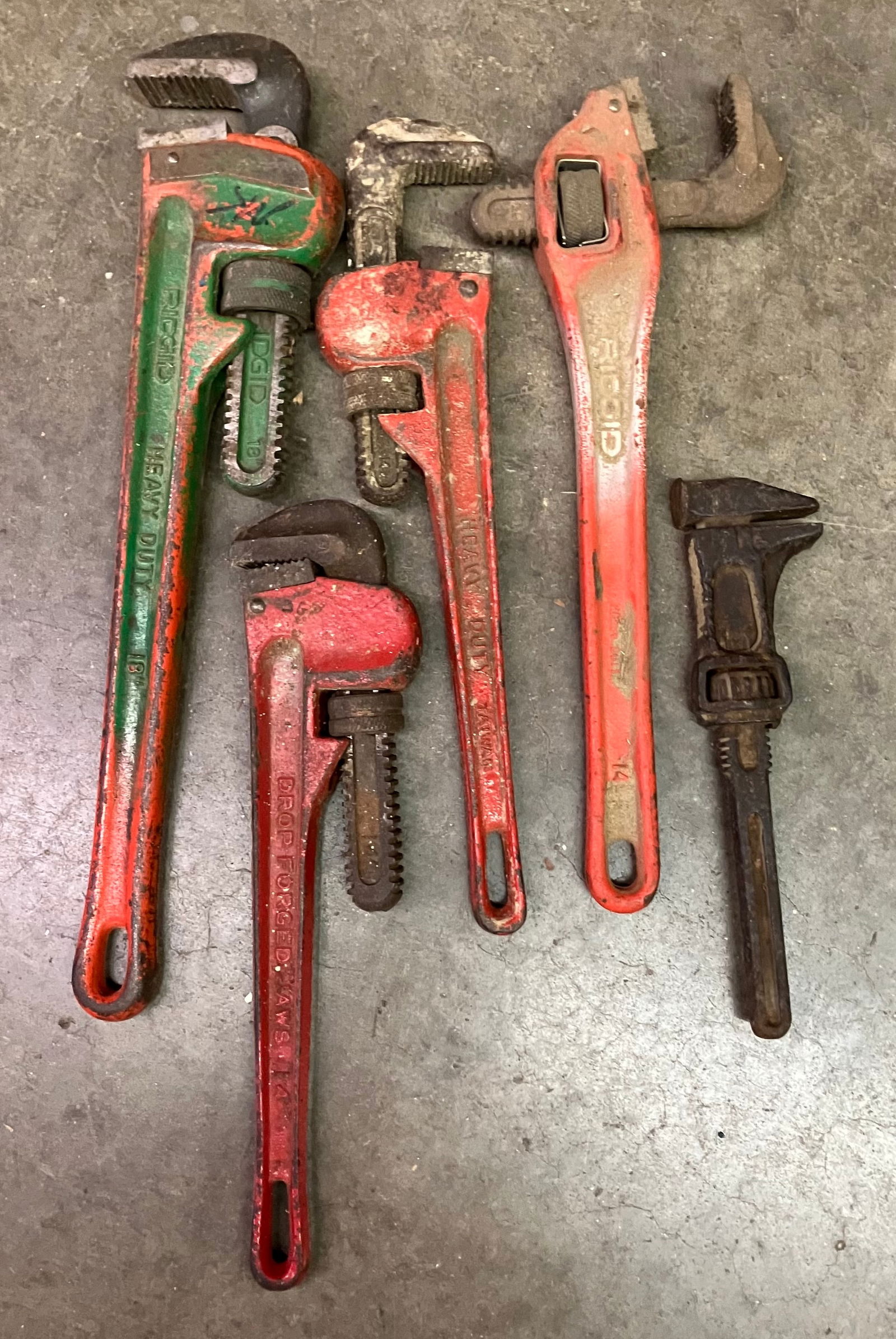 Lot Of Adjustable Pipe Wrenches Including Rigid 16" (1 of 3)