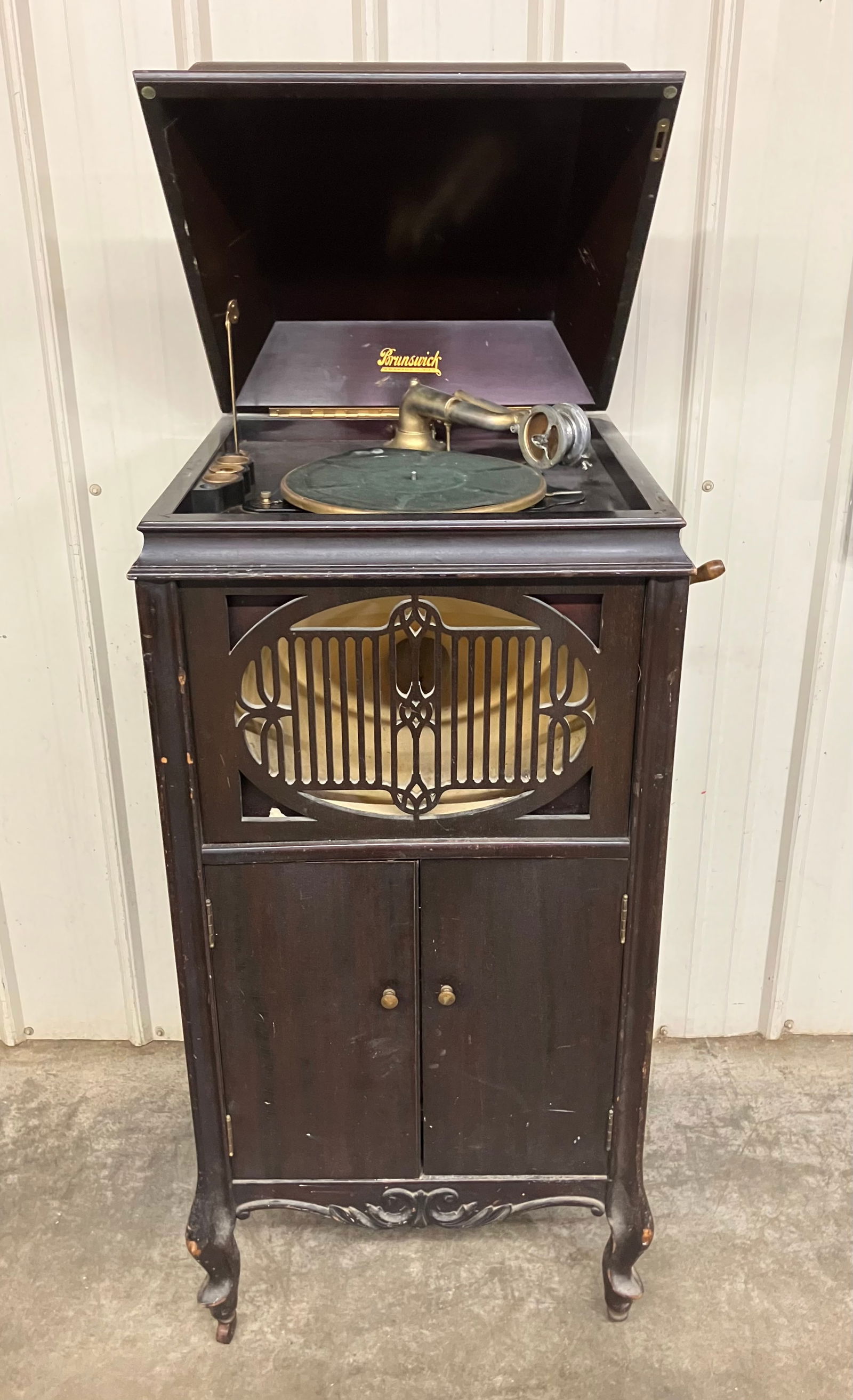 Antique Brunswick Model 117 Phonograph Number 199502 21"X 22"X 50" (1 of 7)