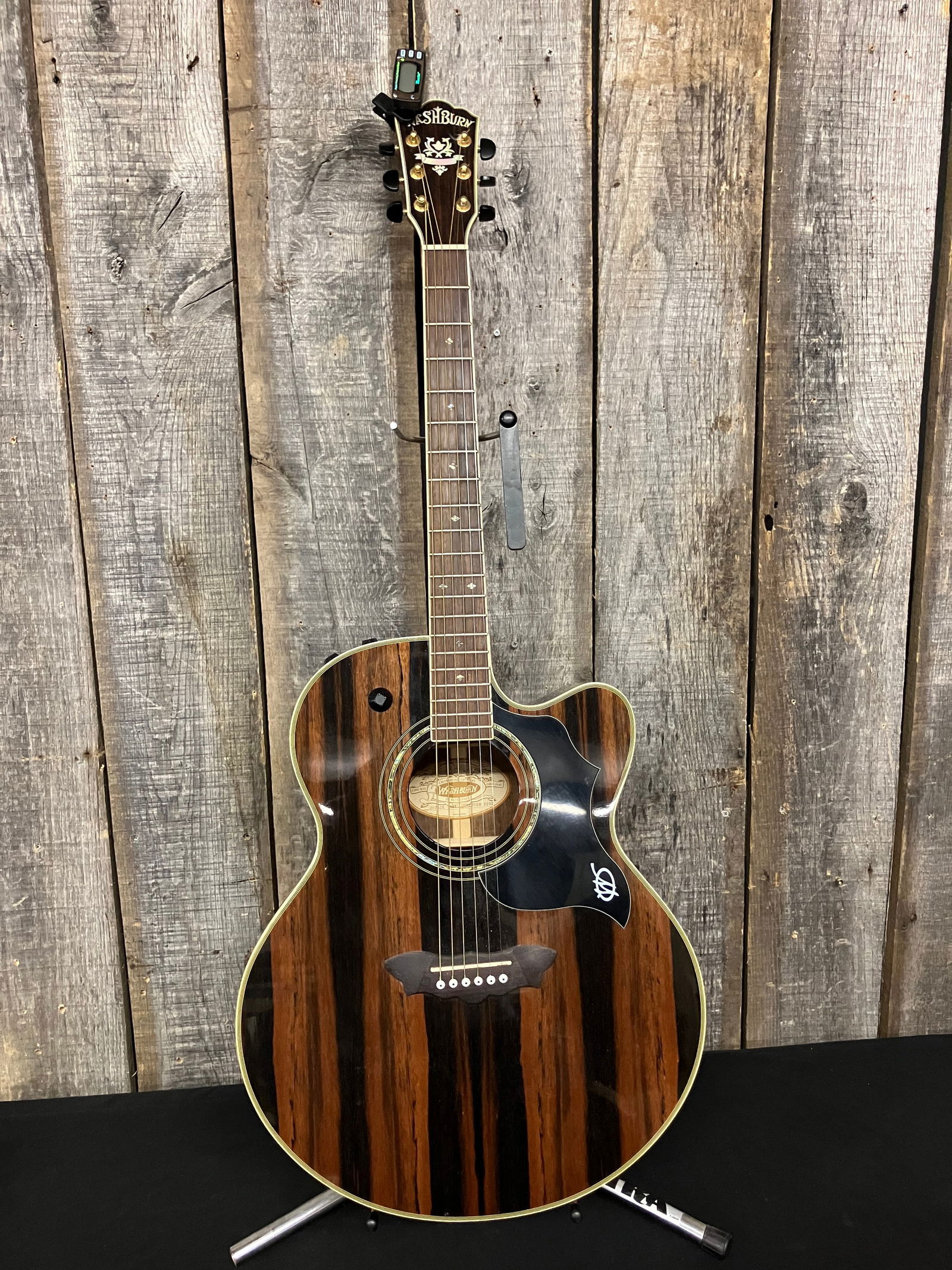Washburn Model J27SCE Cumberland Jumbo Acoustic Electric Guitar Natural Finish Serial:CC0812292 App.: Washburn Model J27SCE Cumberland Jumbo Acoustic Electric Guitar Natural Finish Serial:CC0812292 App. 5"X 16"X41" With Hard Case
