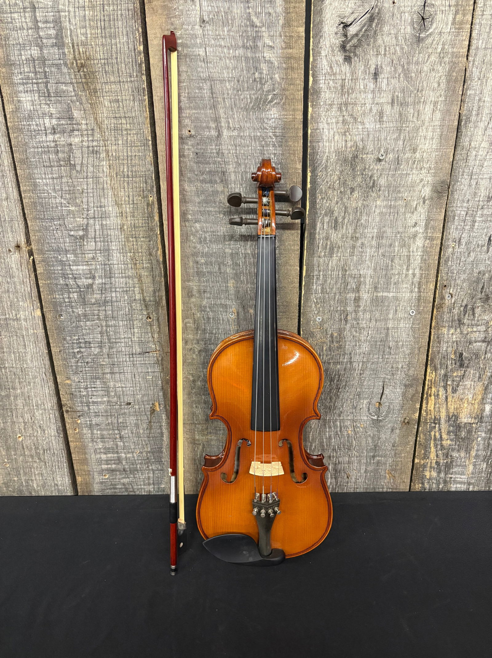 Telluride Model 3/4 Violin 8"X22" With Bow And Case: Telluride Model 3/4 Violin 8"X22" With Bow And Case