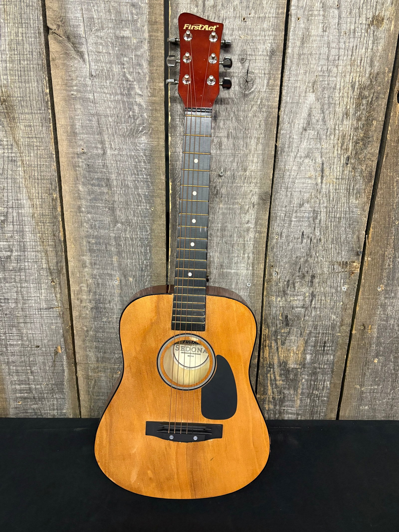 FirstAct Sedona Acoustic Guitar Natural Finish MG132 12"X32" With Hard Case: FirstAct Sedona Acoustic Guitar Natural Finish MG132 12"X32" With Hard Case