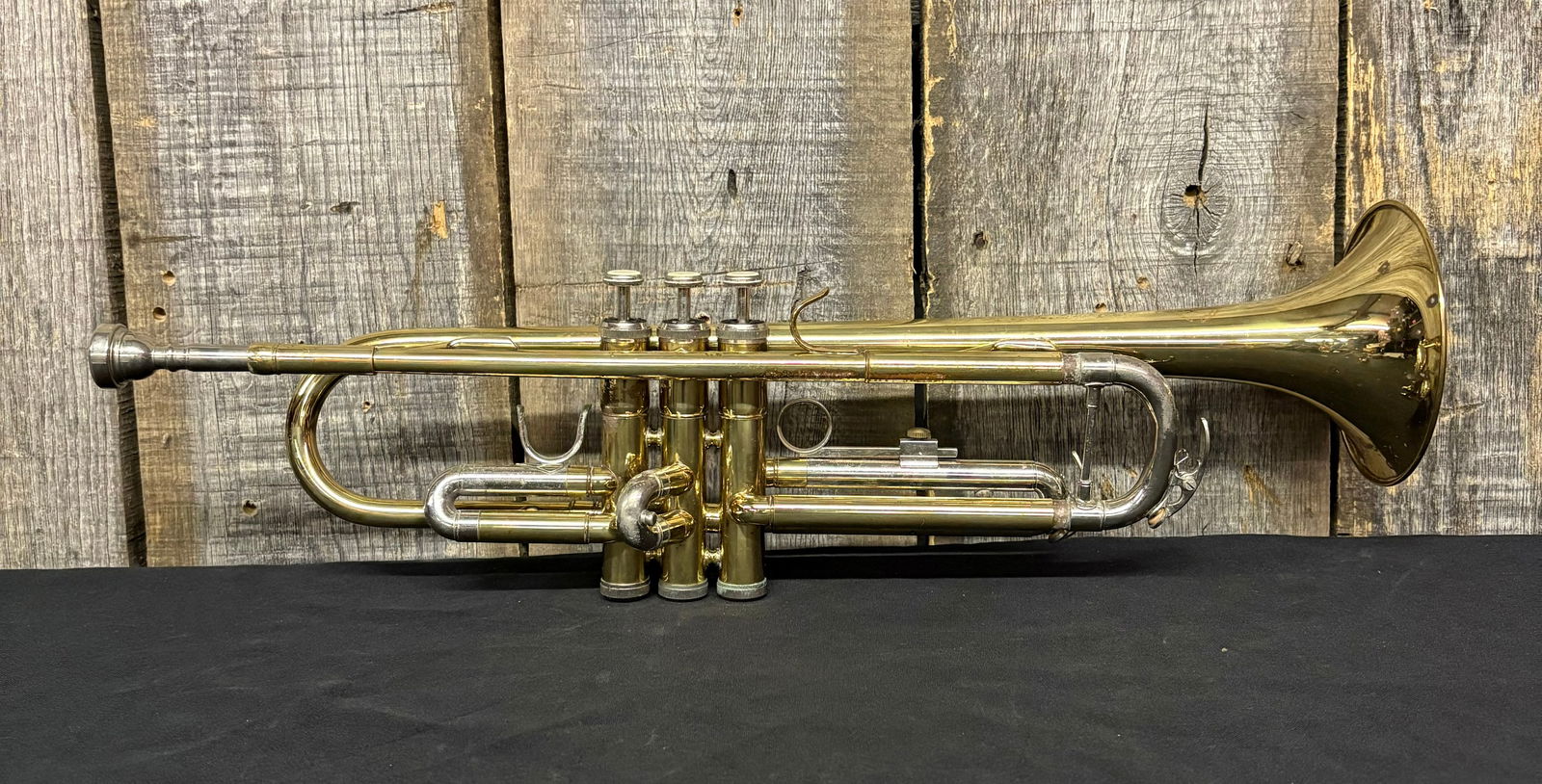 Weimar Brass Trumpet With Mouthpiece And Hard Case 22": Weimar Brass Trumpet With Mouthpiece And Hard Case 22"