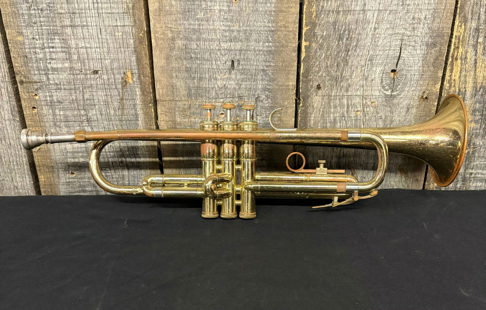 Olds Ambassador Brass Trumpet Fullerton, California 716201 19" With Hard Case: Olds Ambassador Brass Trumpet Fullerton, California 716201 19" With Hard Case