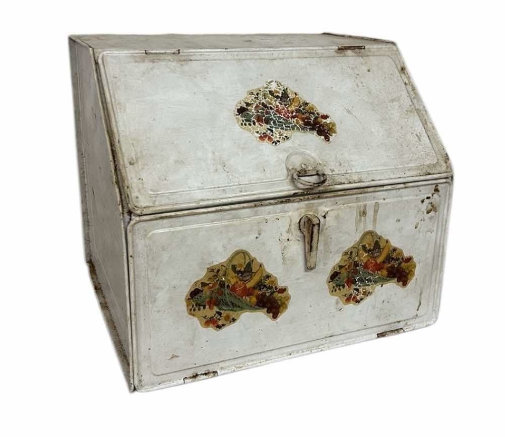 Early Tin Breadbox (1 of 3)