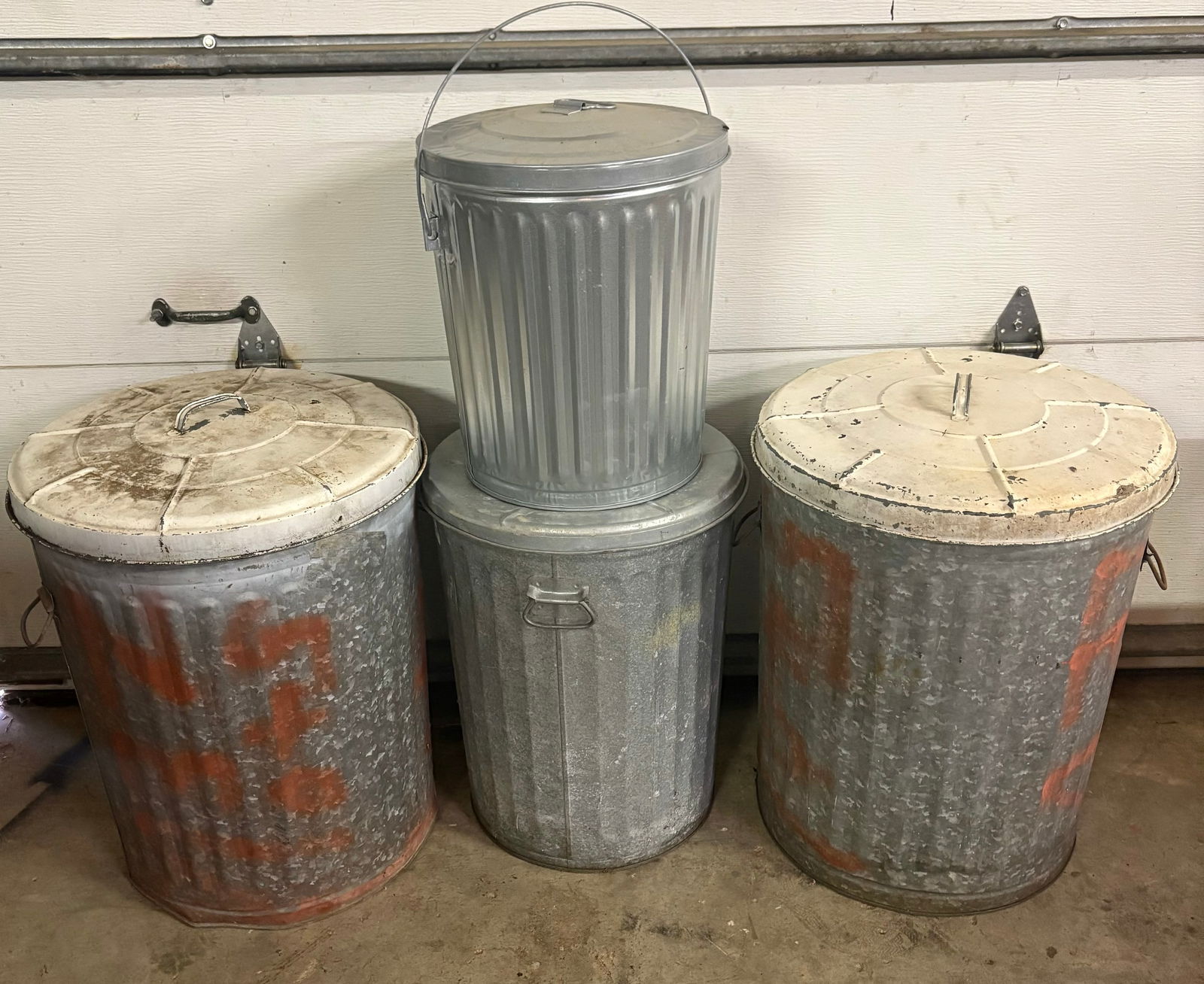 Lot Of Four Metal Trash Bins With Lids (Largest 21"X27") (1 of 3)